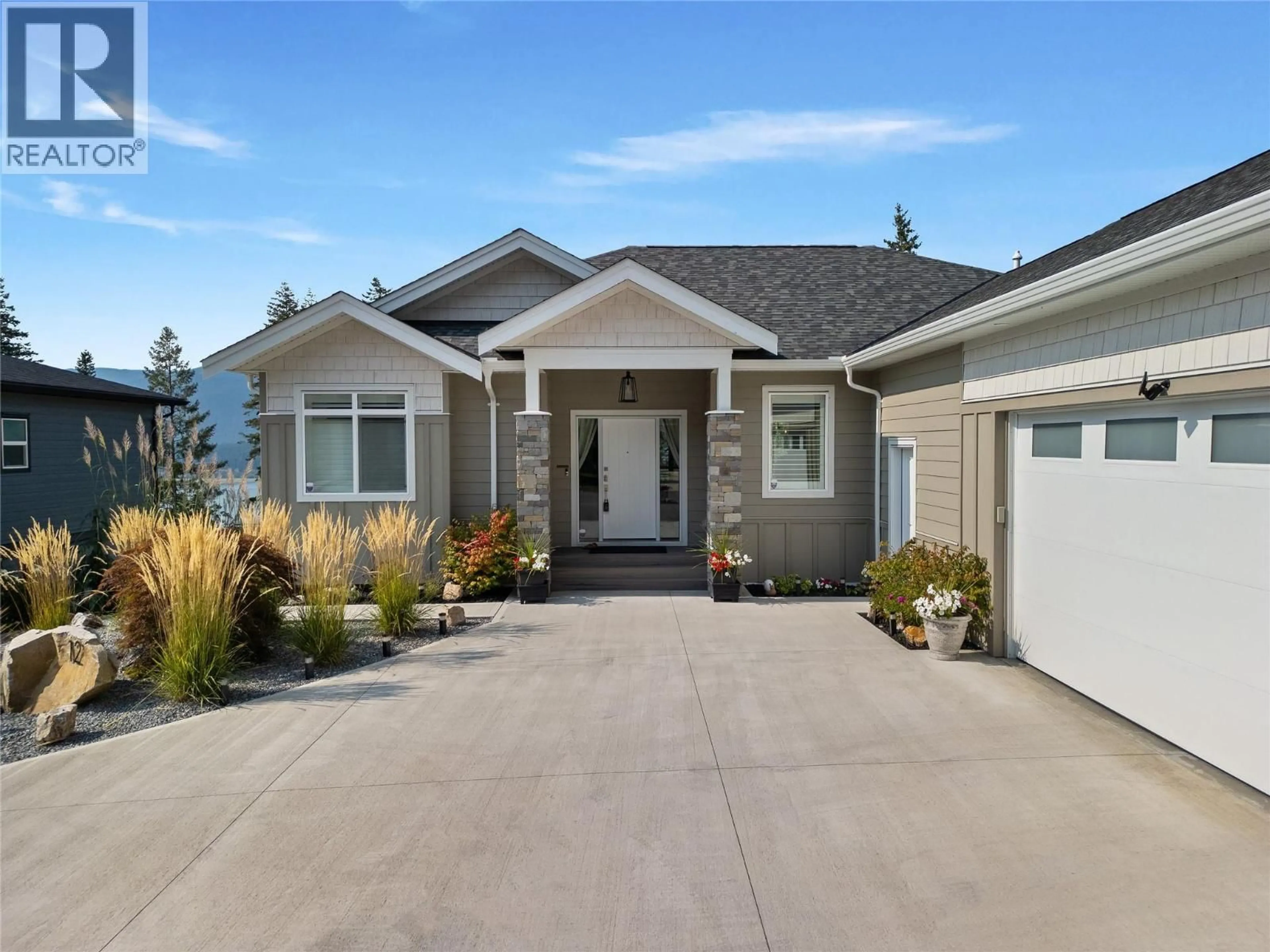 Home with vinyl exterior material, street for 12 - 3820 20TH STREET NORTHEAST, Salmon Arm British Columbia V1E0G7