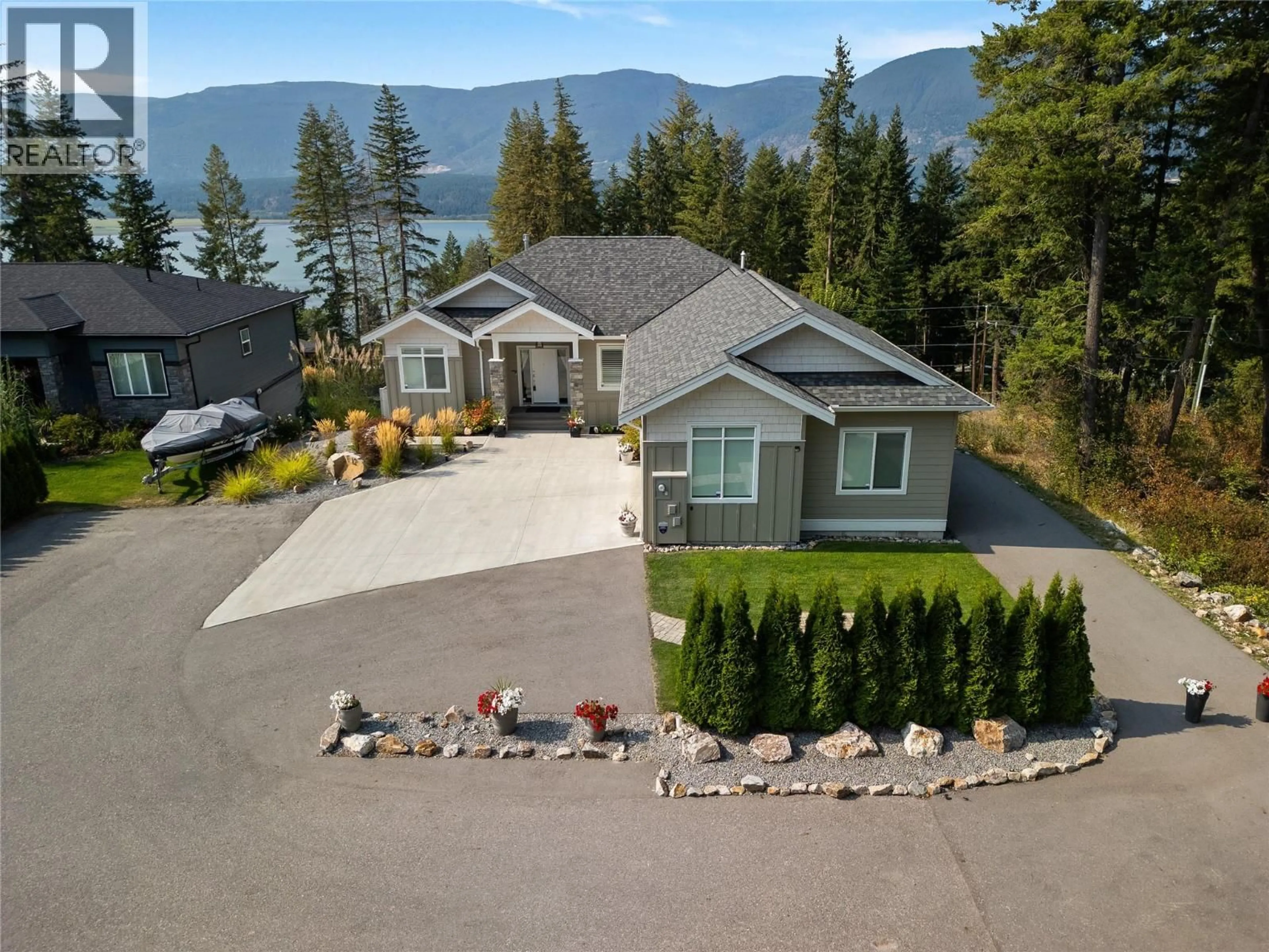 A pic from outside/outdoor area/front of a property/back of a property/a pic from drone, water/lake/river/ocean view for 12 - 3820 20TH STREET NORTHEAST, Salmon Arm British Columbia V1E0G7