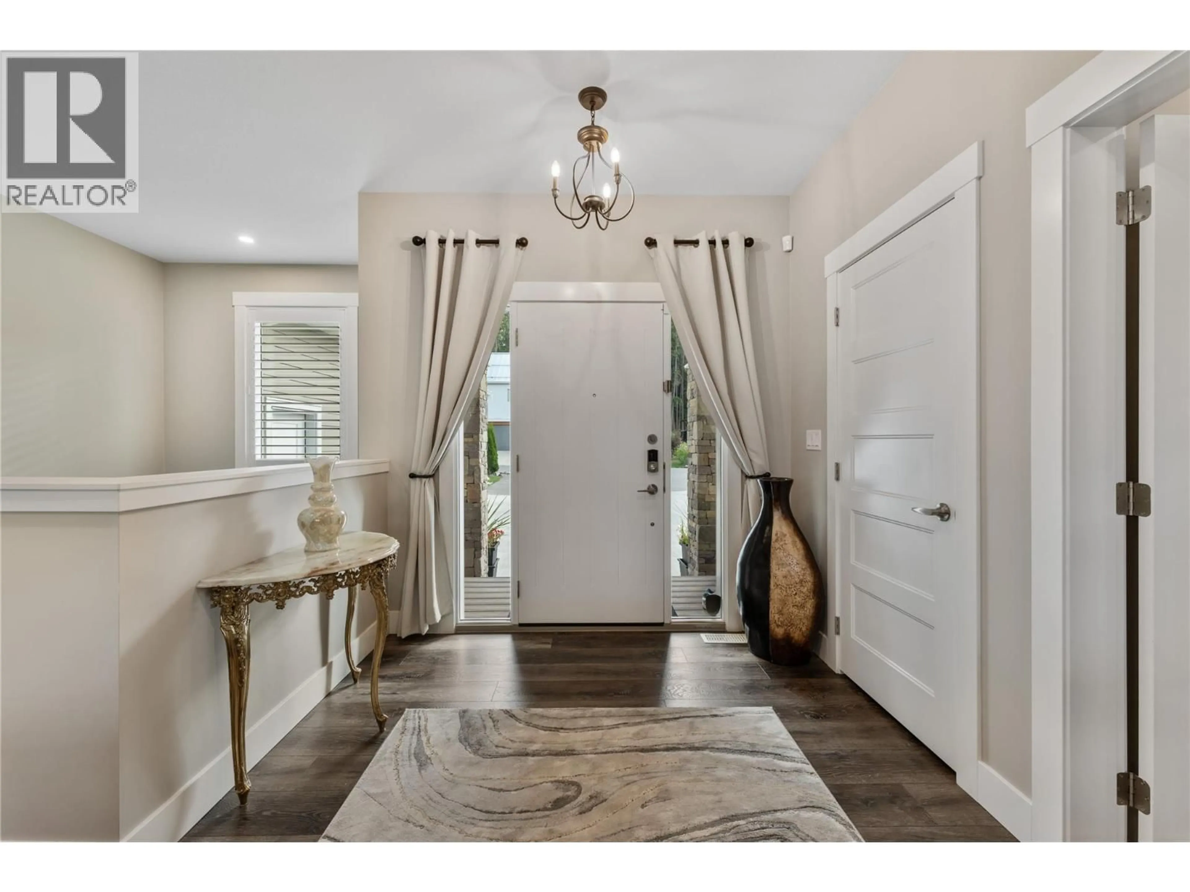 Indoor entryway for 12 - 3820 20TH STREET NORTHEAST, Salmon Arm British Columbia V1E0G7