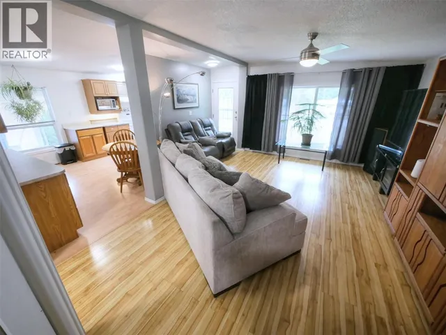 817 SMITH CRESCENT, Genelle 3
