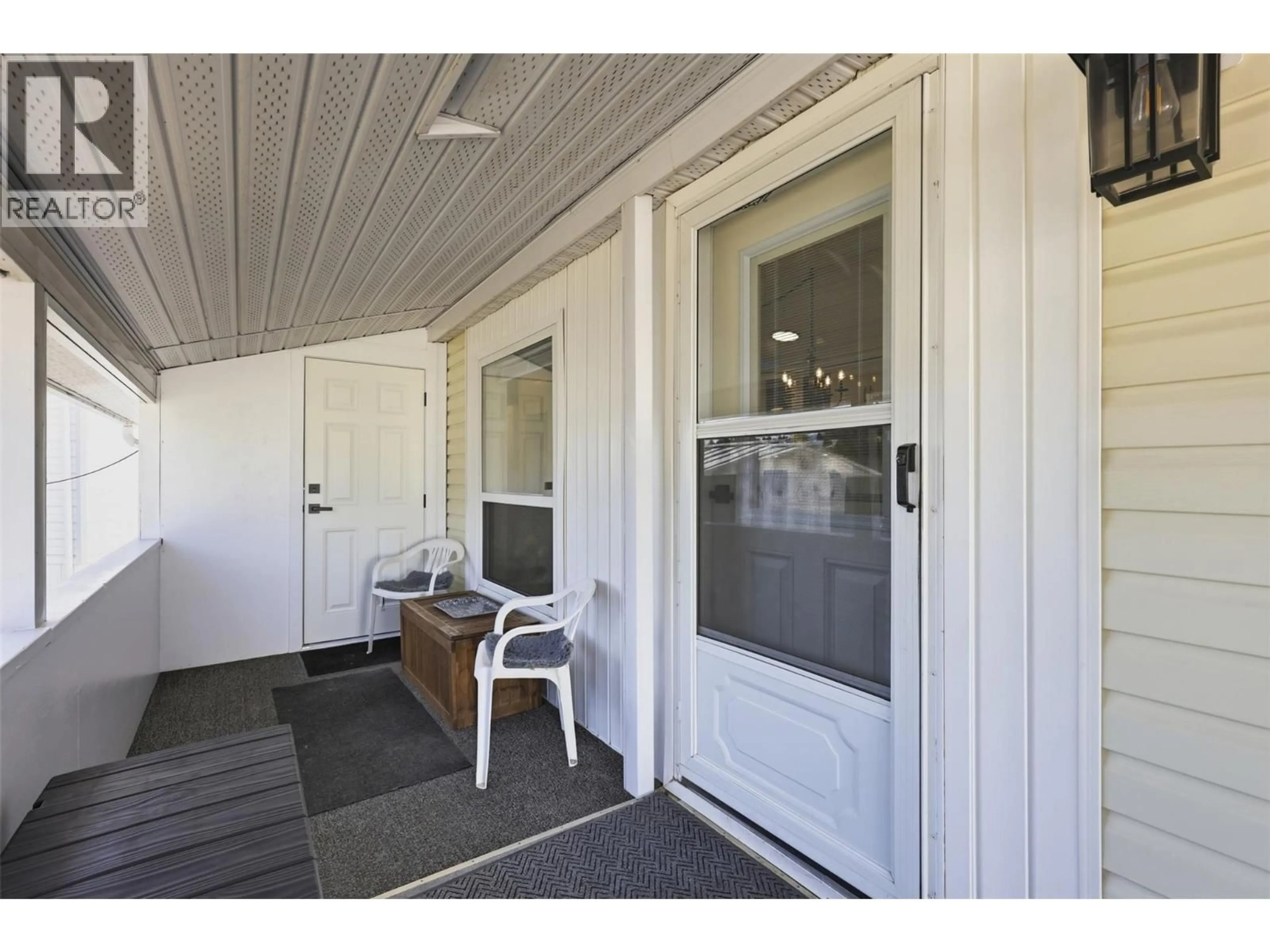 Indoor entryway for 3 SATURN DRIVE, Kamloops British Columbia V2B1B1