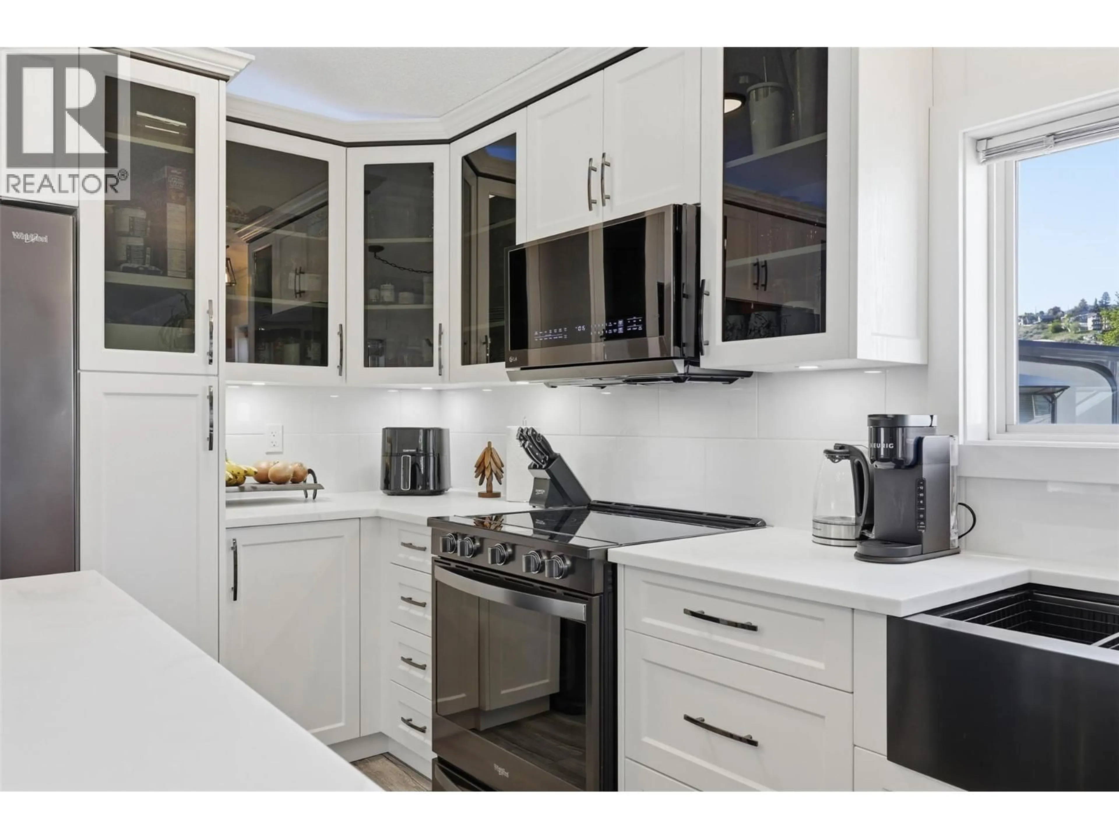 Contemporary kitchen, unknown for 3 SATURN DRIVE, Kamloops British Columbia V2B1B1