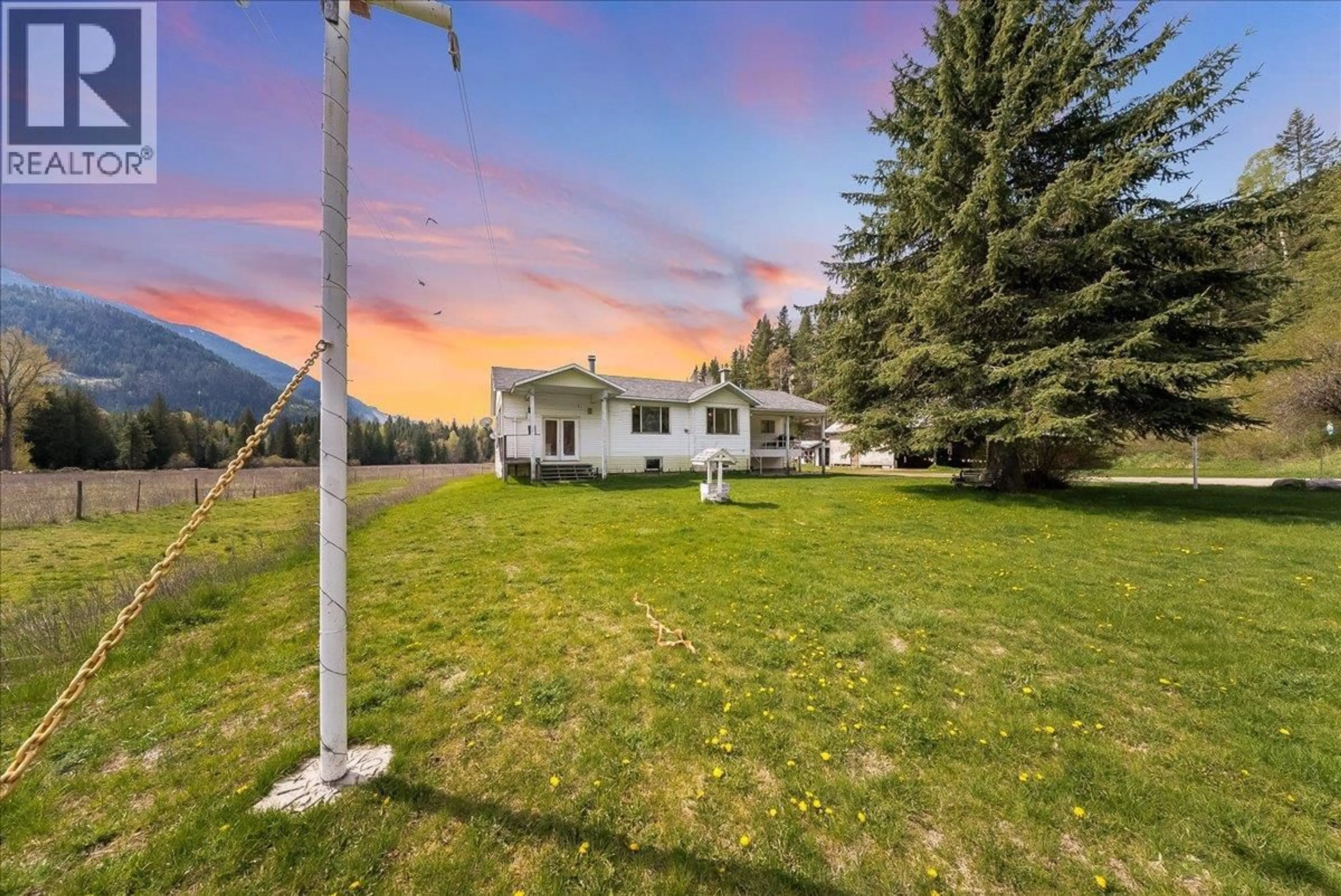 A pic from outside/outdoor area/front of a property/back of a property/a pic from drone, mountain view for 275 FAULKNER ROAD, Fruitvale British Columbia V0G1L0