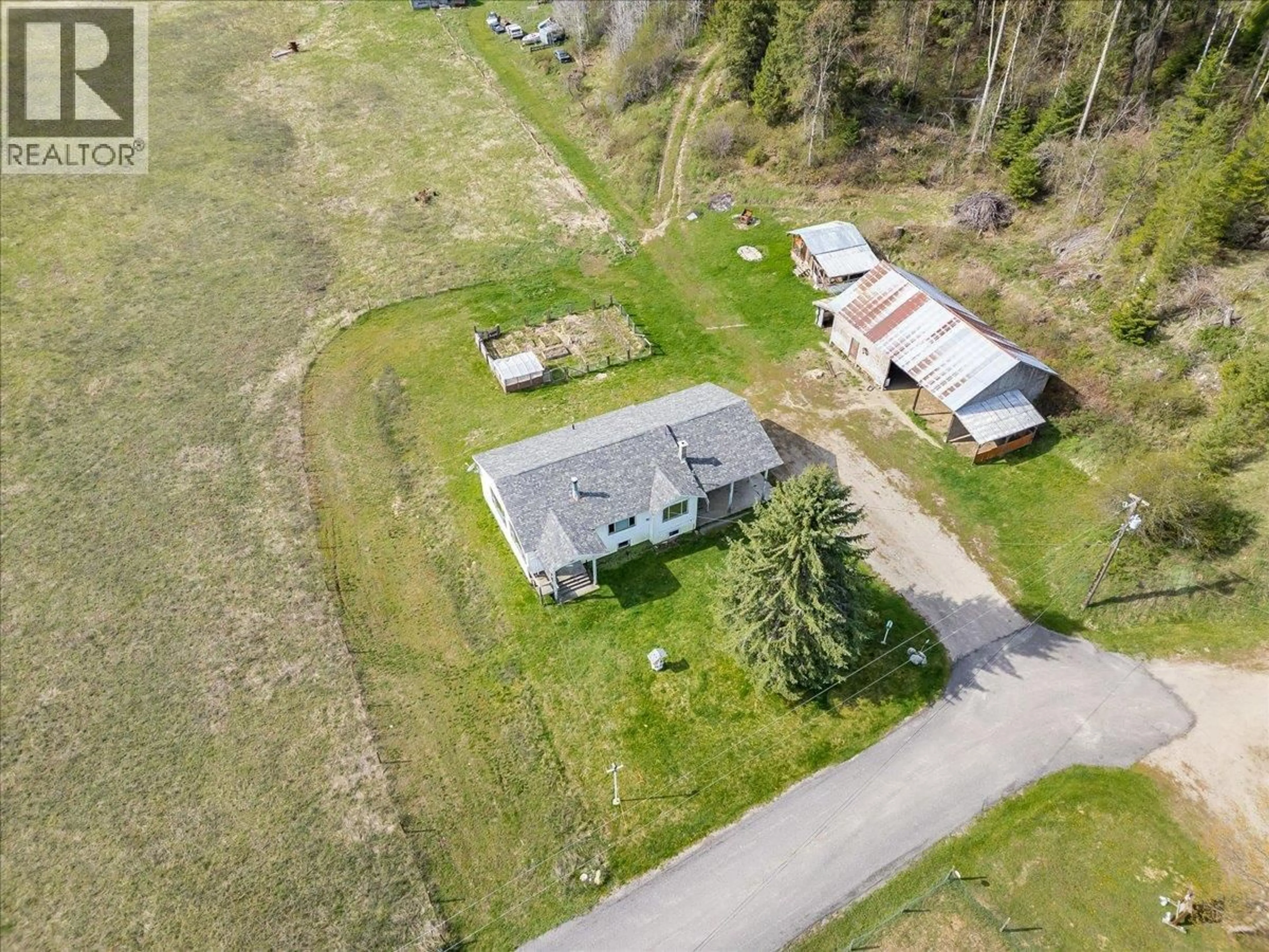 A pic from outside/outdoor area/front of a property/back of a property/a pic from drone, unknown for 275 FAULKNER ROAD, Fruitvale British Columbia V0G1L0