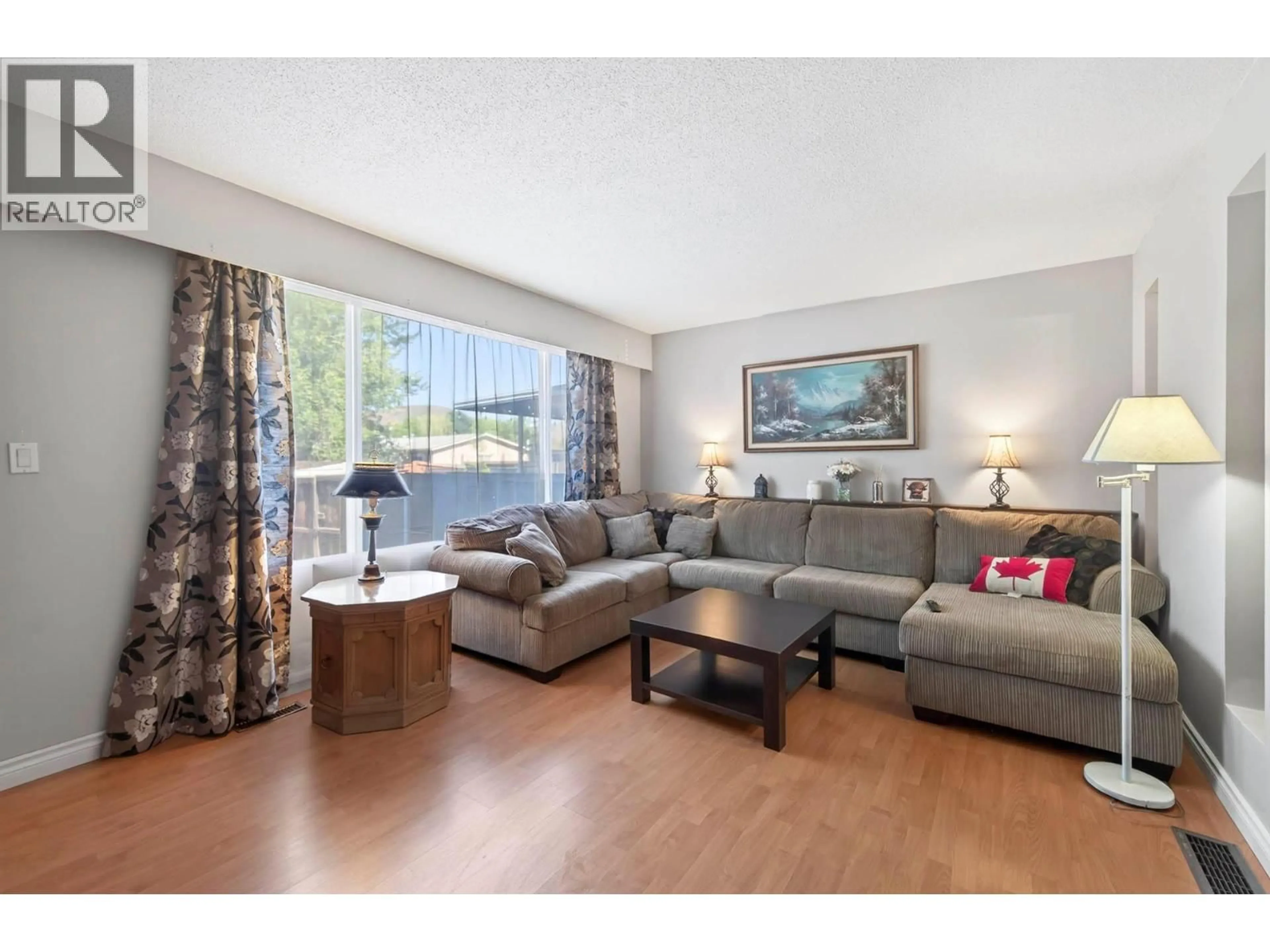 Living room with furniture, wood/laminate floor for 59 - 800 SOUTHILL STREET, Kamloops British Columbia V2B5L8