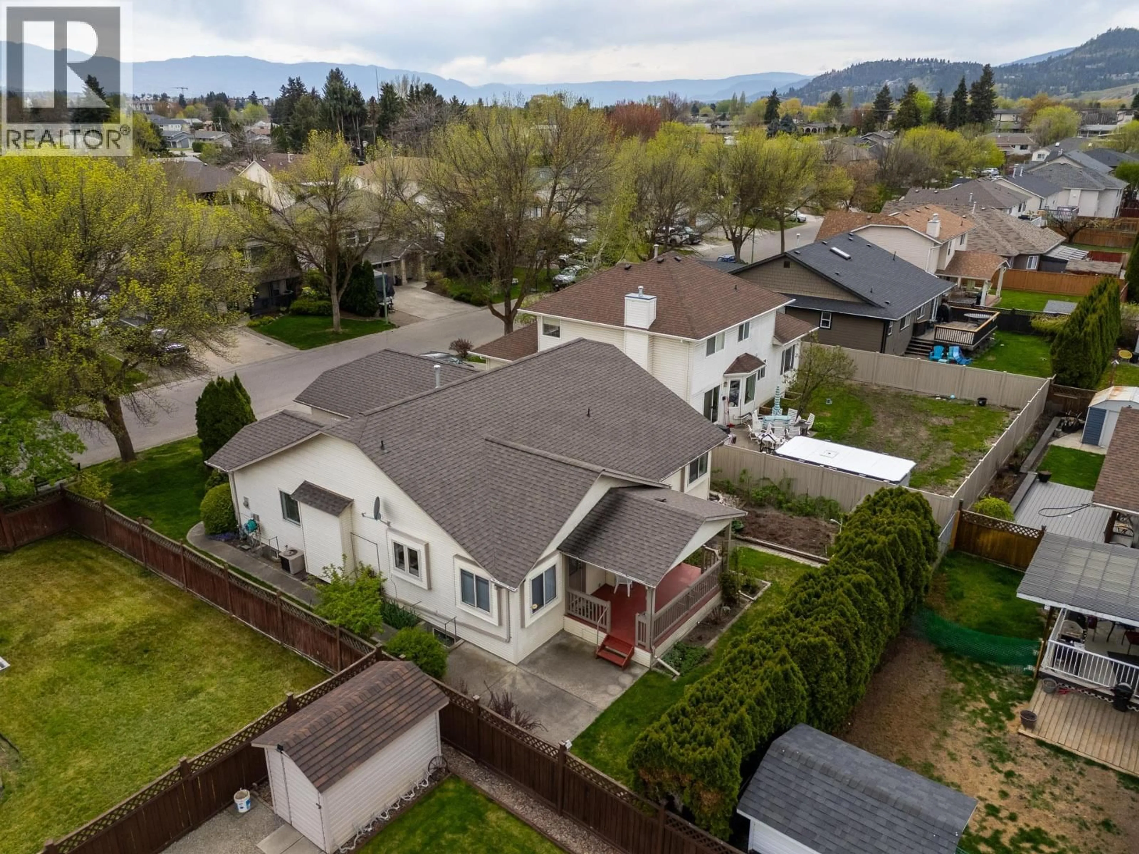 A pic from outside/outdoor area/front of a property/back of a property/a pic from drone, mountain view for 380 MURRAY CRESCENT, Kelowna British Columbia V1X7P7