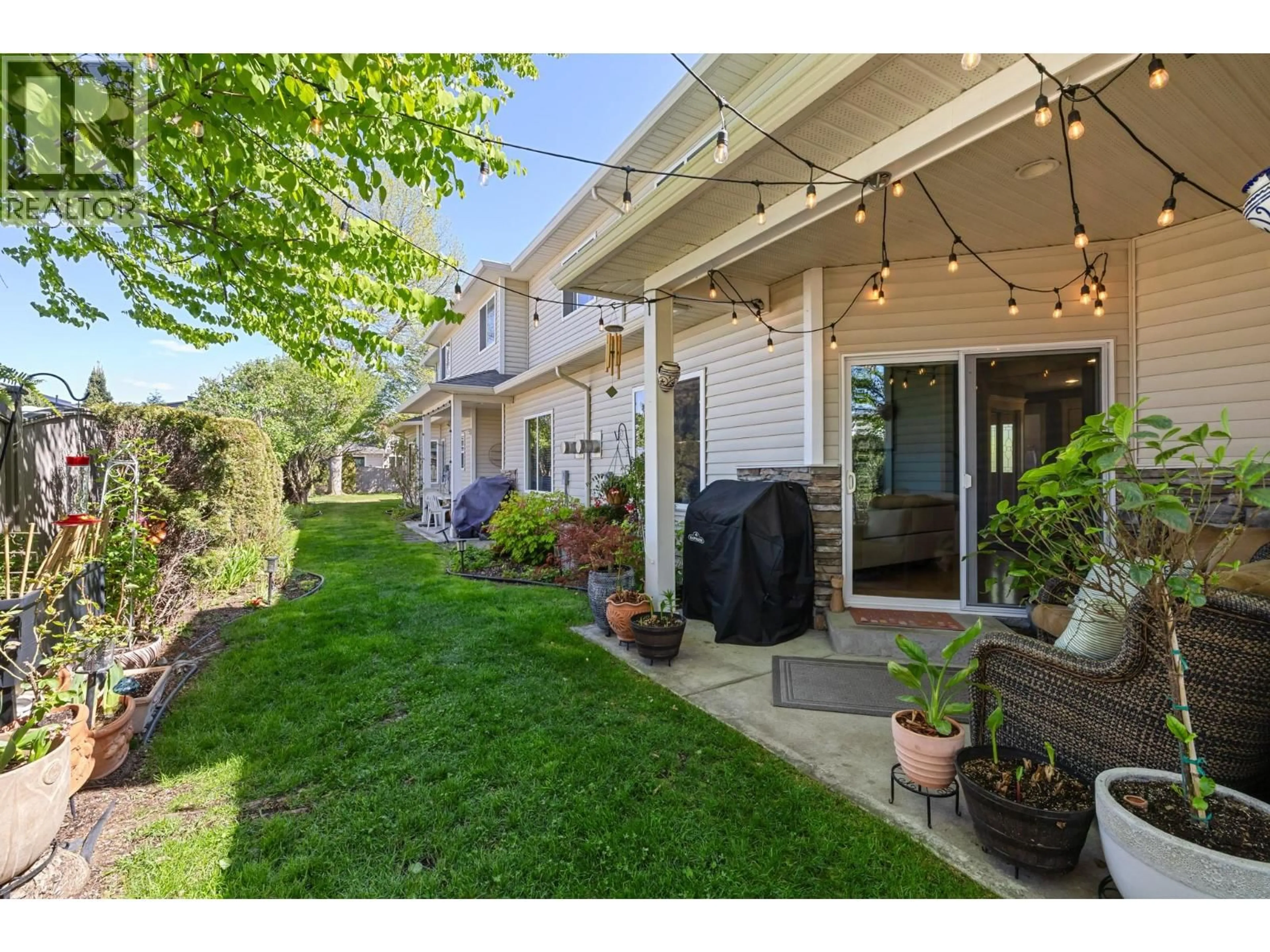 Patio, street for 103 - 4049 LAKESHORE ROAD, Kelowna British Columbia V1W1V7