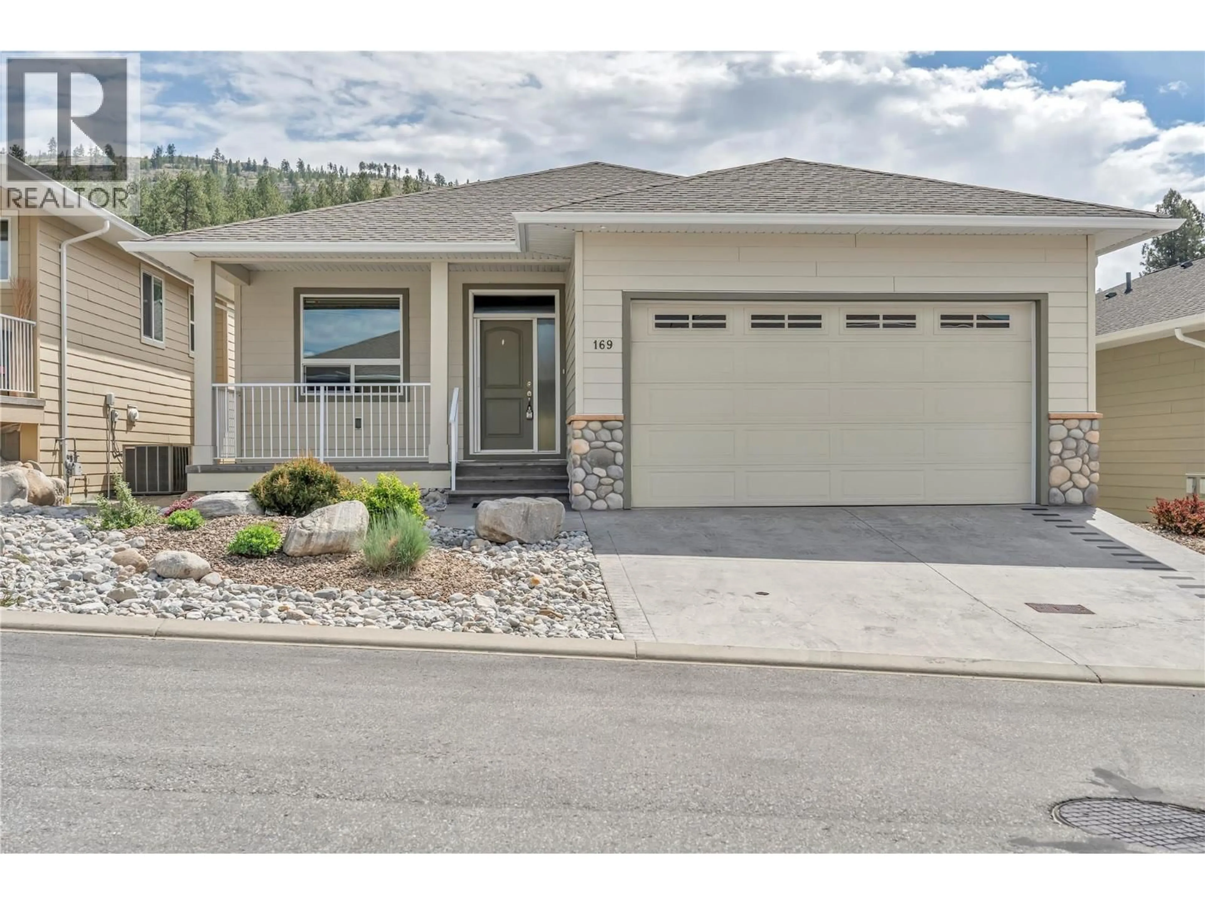 Home with vinyl exterior material, street for 169 - 170 STOCKS CRESCENT, Penticton British Columbia V2A9C6