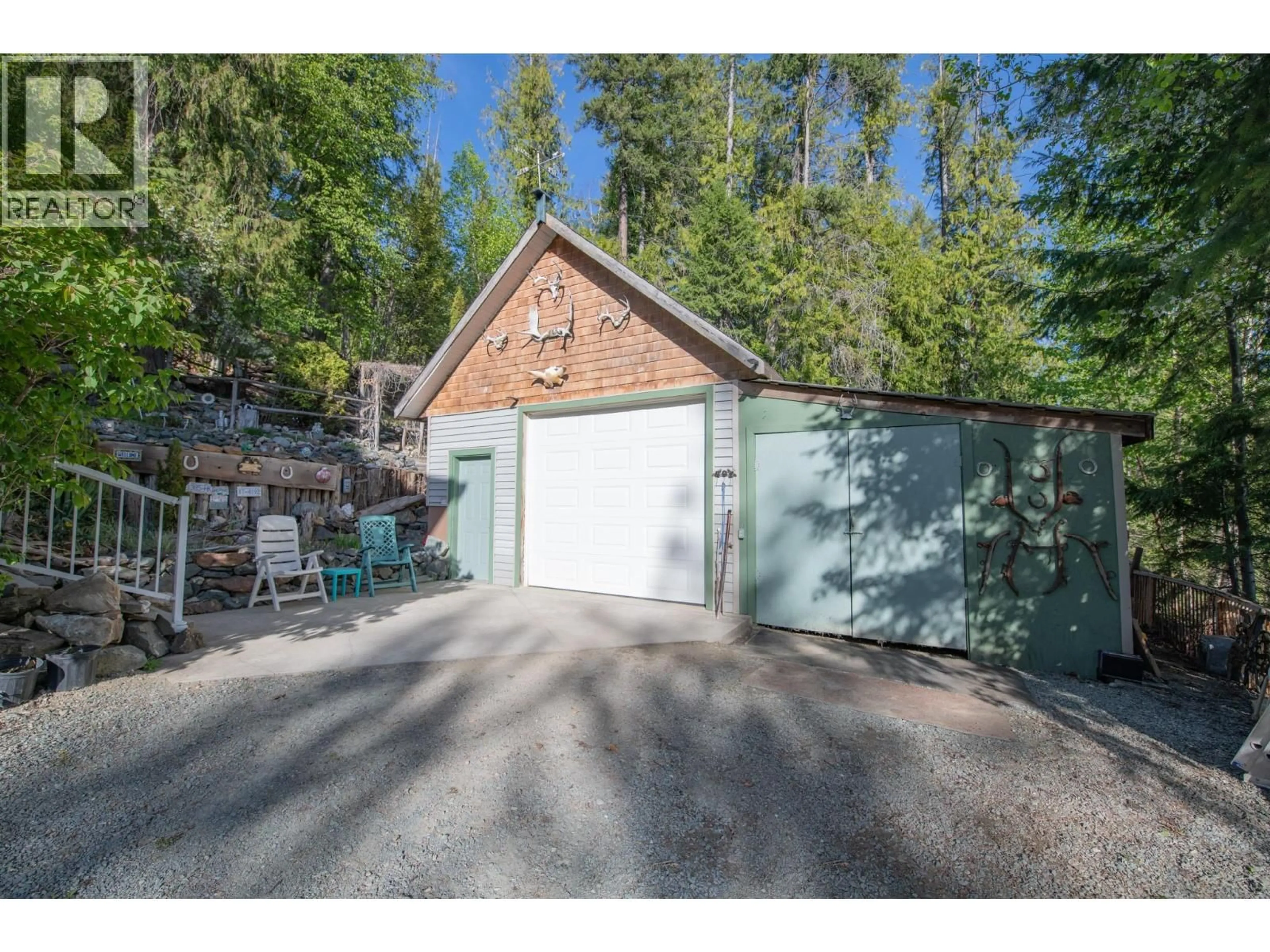 Indoor garage for 7531 LONNEKE TRAIL, Anglemont British Columbia V0E1M8
