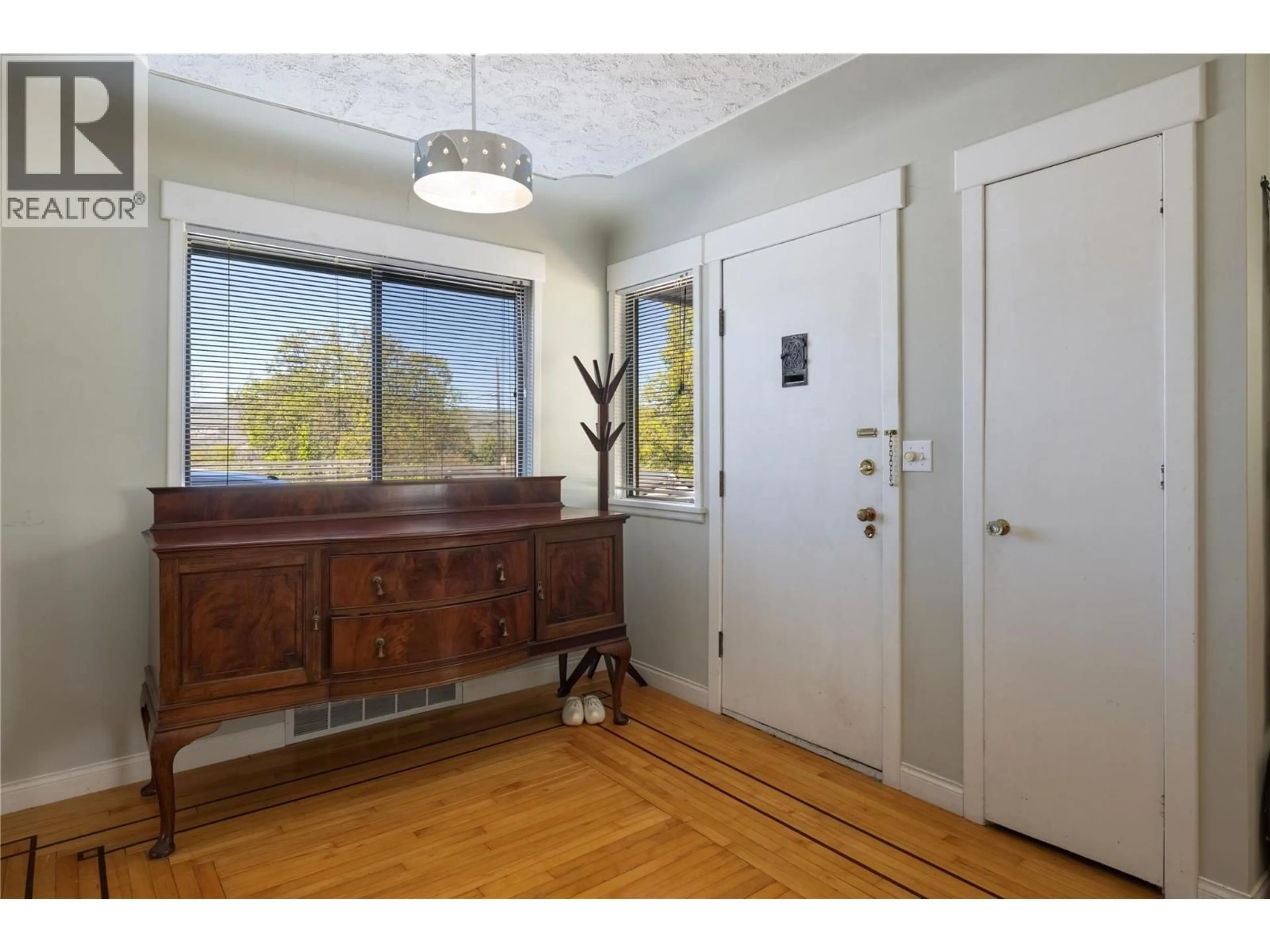 Indoor entryway for 1900 37 AVENUE, Vernon British Columbia V1T2W8