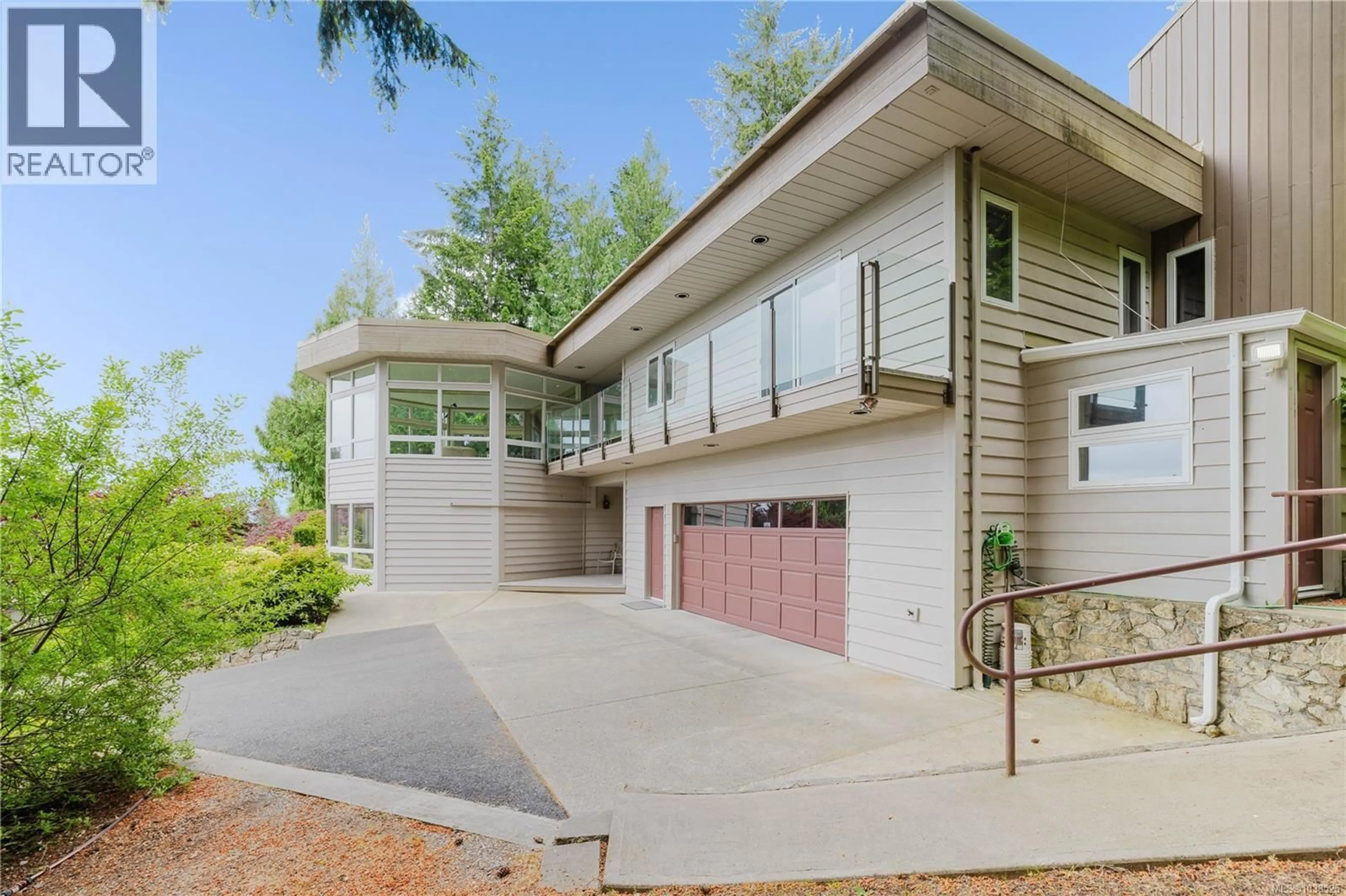 Home with vinyl exterior material, street for 8930 TUMBO PLACE, North Saanich British Columbia V8L4L4