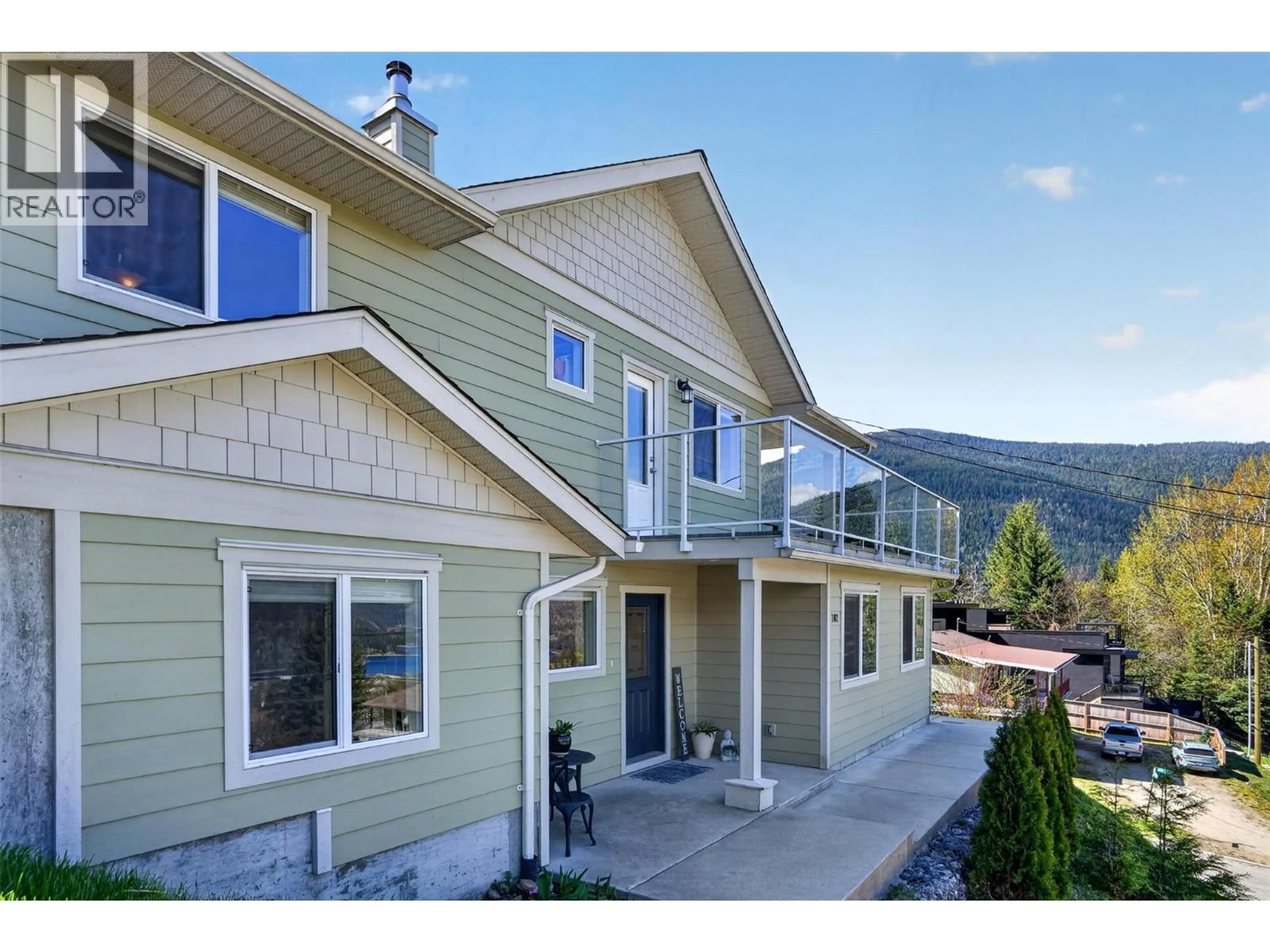 Home with vinyl exterior material, mountain view for 702 RICHARDS STREET, Nelson British Columbia V1L5K6