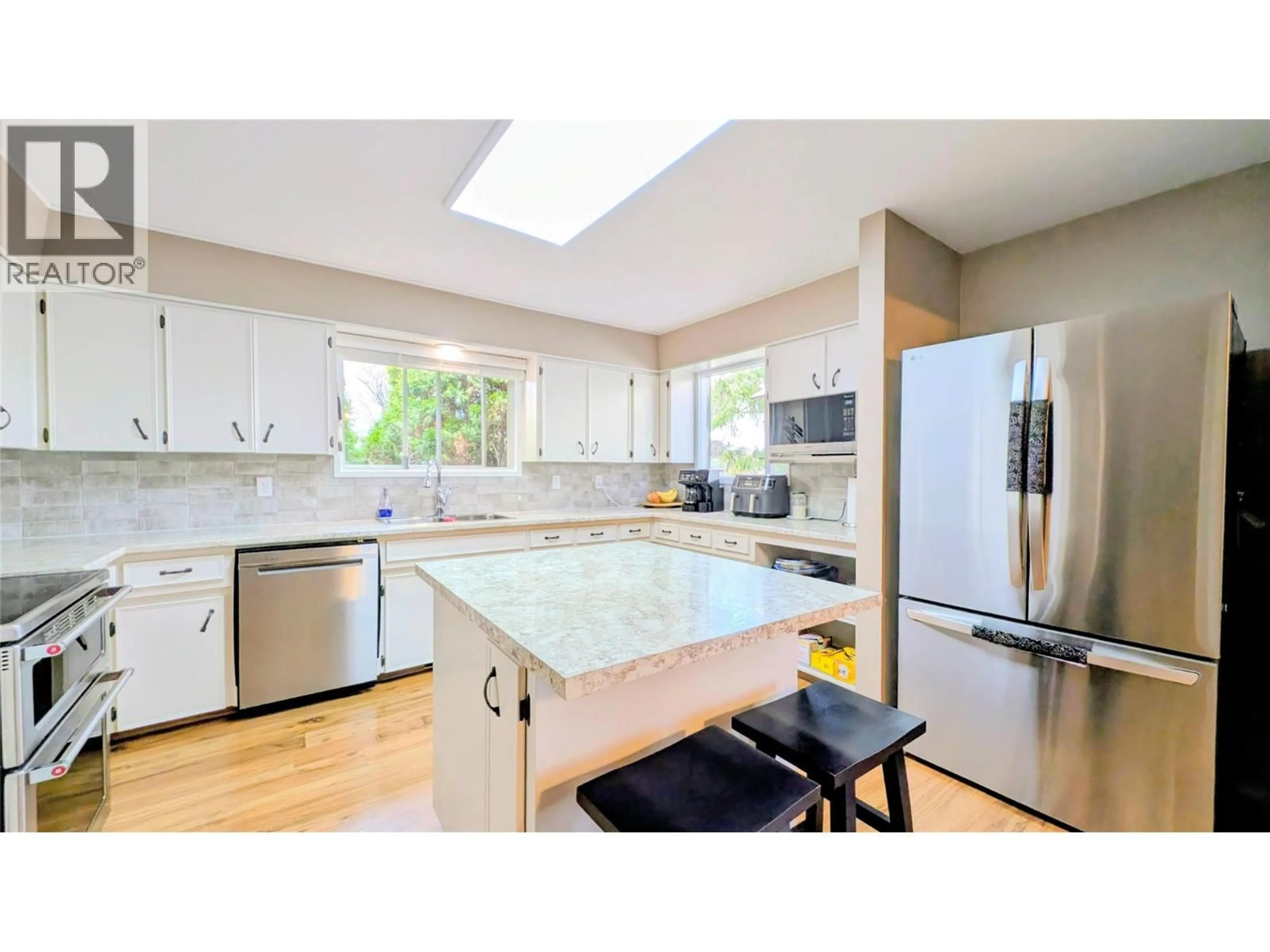 Open concept kitchen, ceramic/tile floor for 1412 3RD AVENUE SOUTH, Cranbrook British Columbia V1C2C8