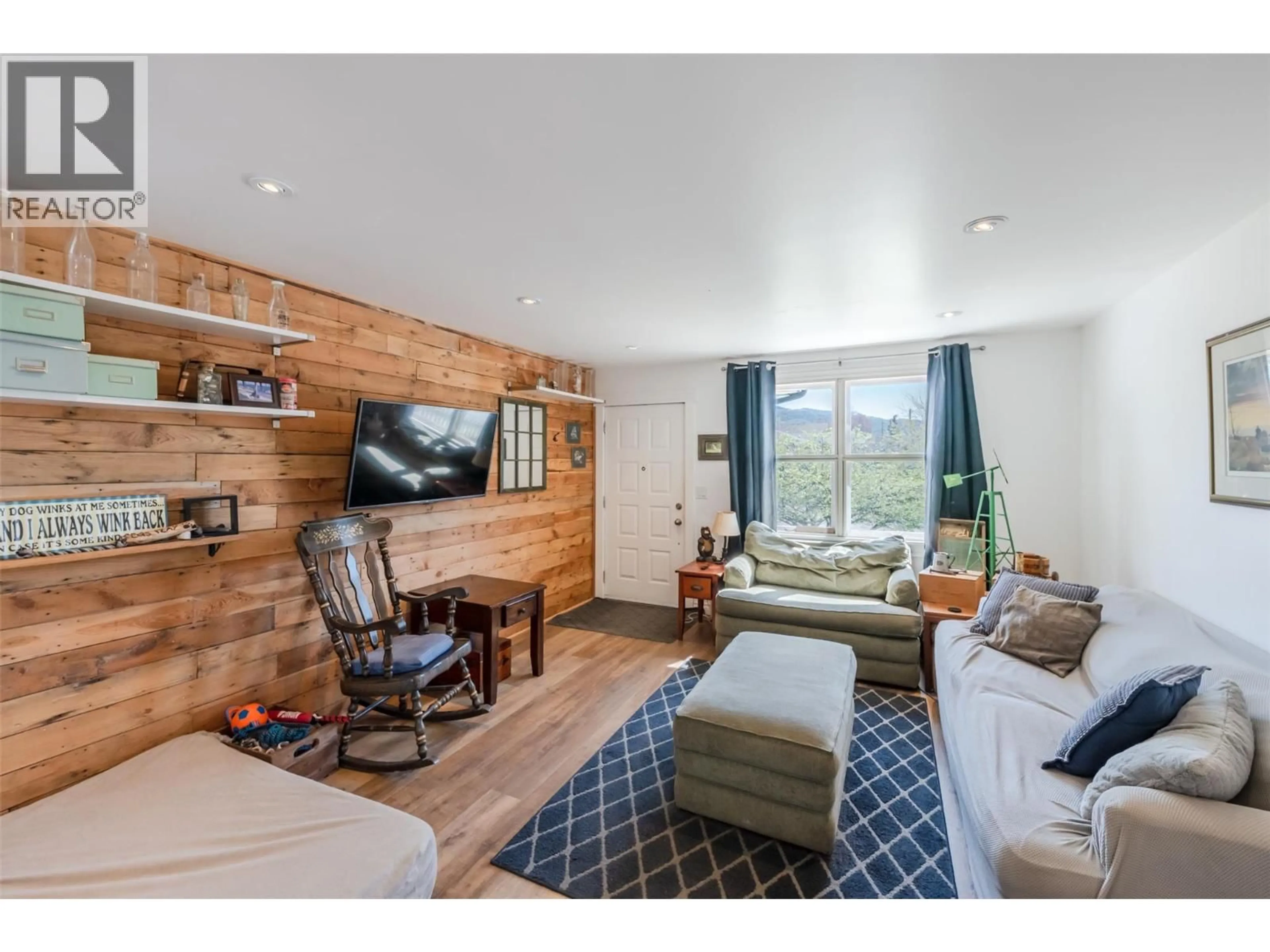Living room with furniture, wood/laminate floor for 591 GAHAN AVENUE, Penticton British Columbia V2A2C6