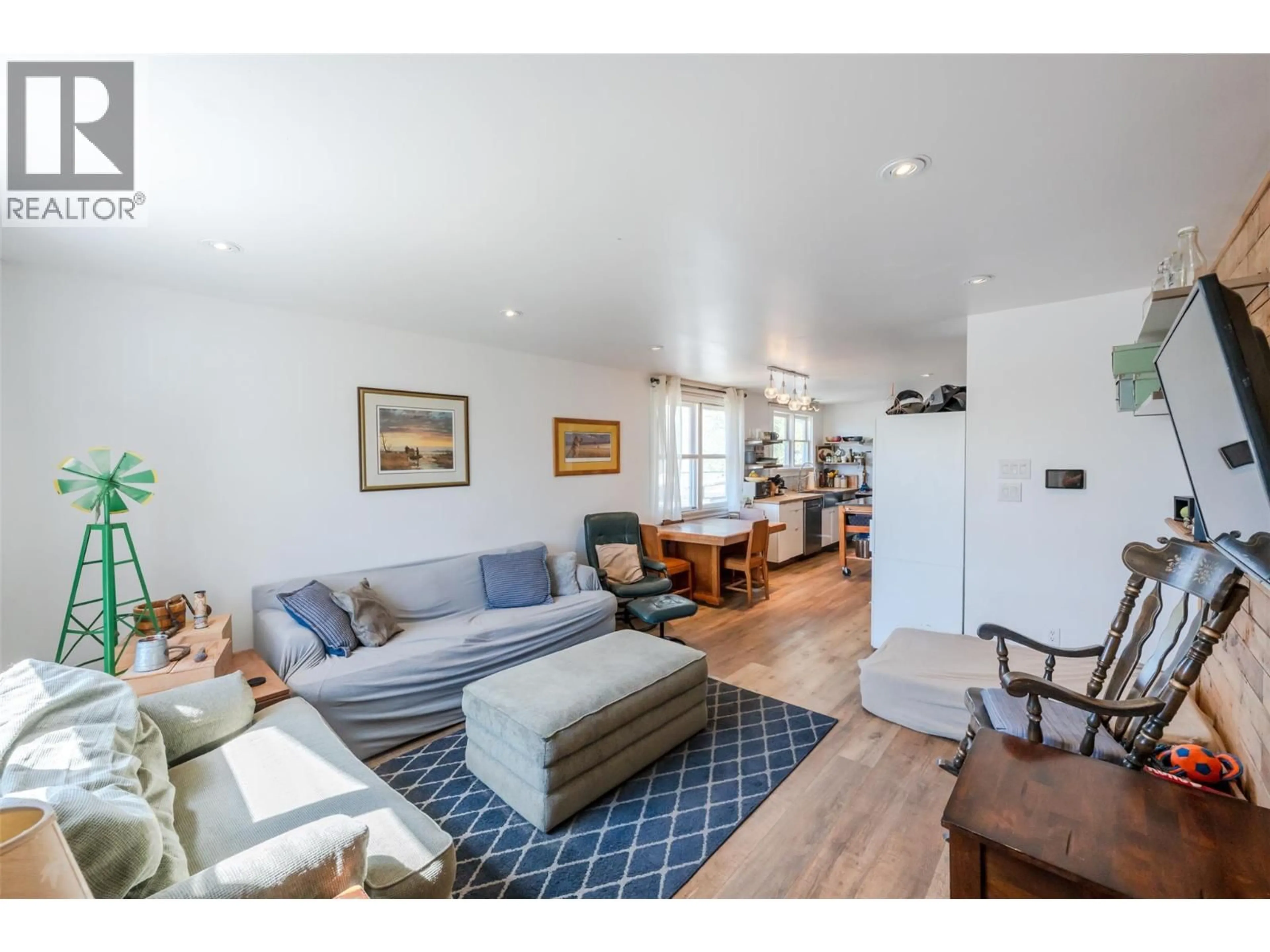 Living room with furniture, wood/laminate floor for 591 GAHAN AVENUE, Penticton British Columbia V2A2C6