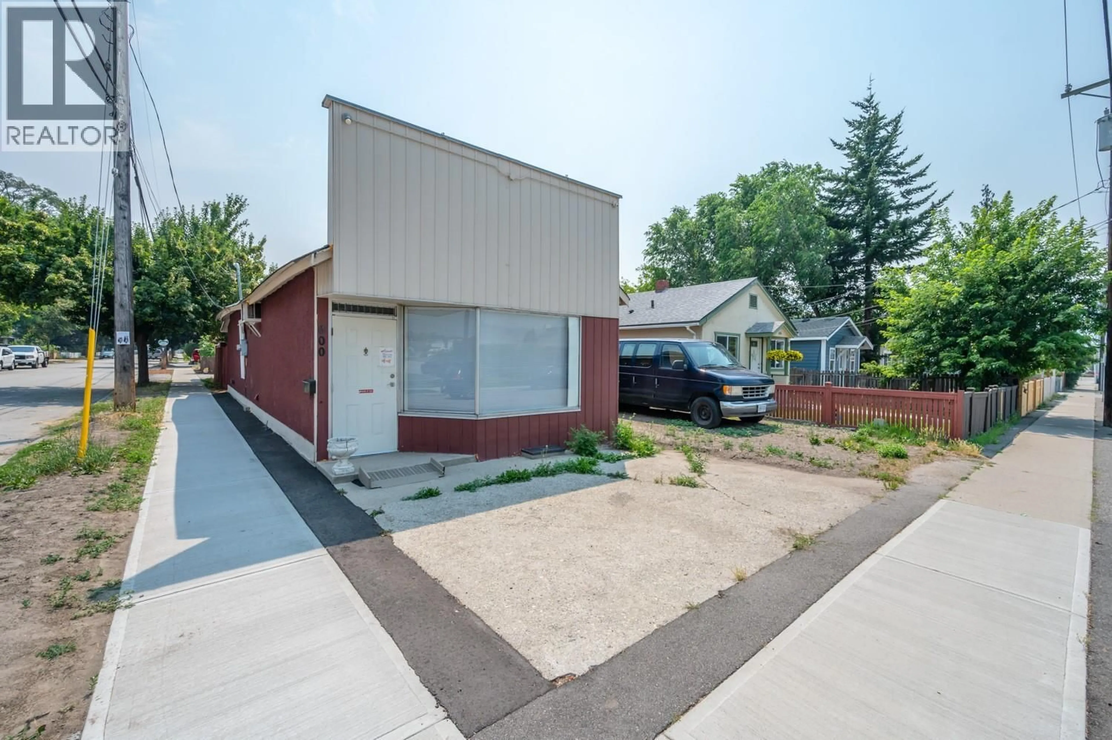 A pic from outside/outdoor area/front of a property/back of a property/a pic from drone, street for 600 WADE AVENUE WEST, Penticton British Columbia V2A1V7