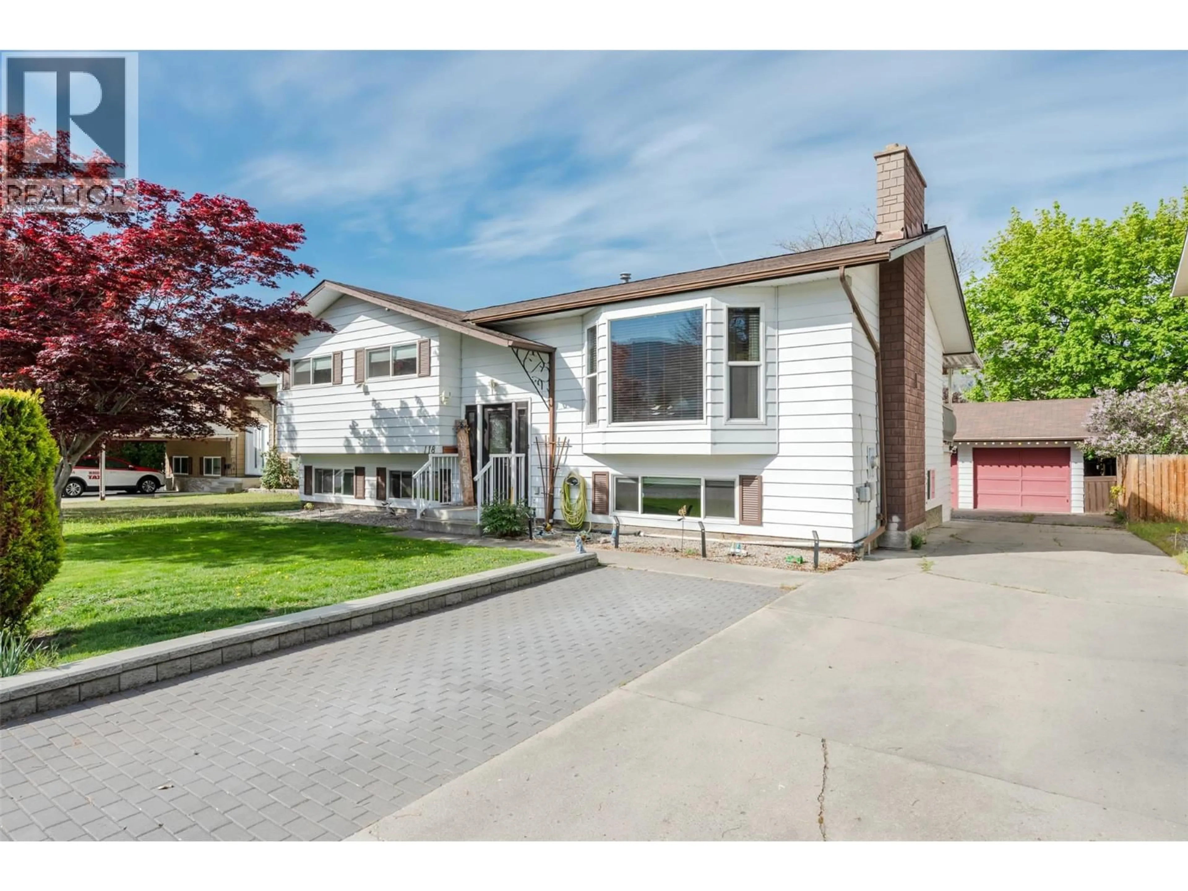 Home with vinyl exterior material, street for 118 MURRAY DRIVE, Penticton British Columbia V2A7E4