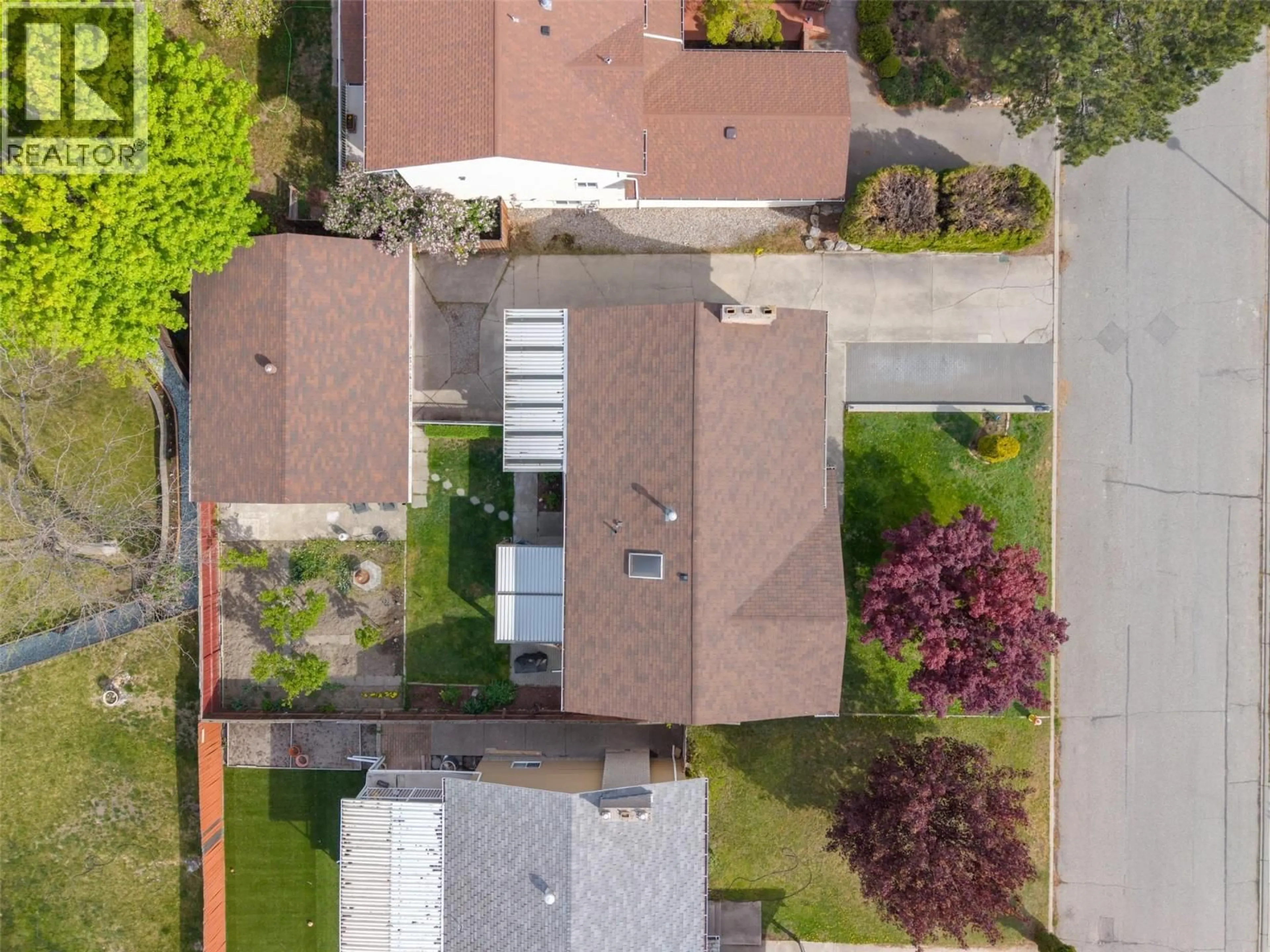 A pic from outside/outdoor area/front of a property/back of a property/a pic from drone, street for 118 MURRAY DRIVE, Penticton British Columbia V2A7E4