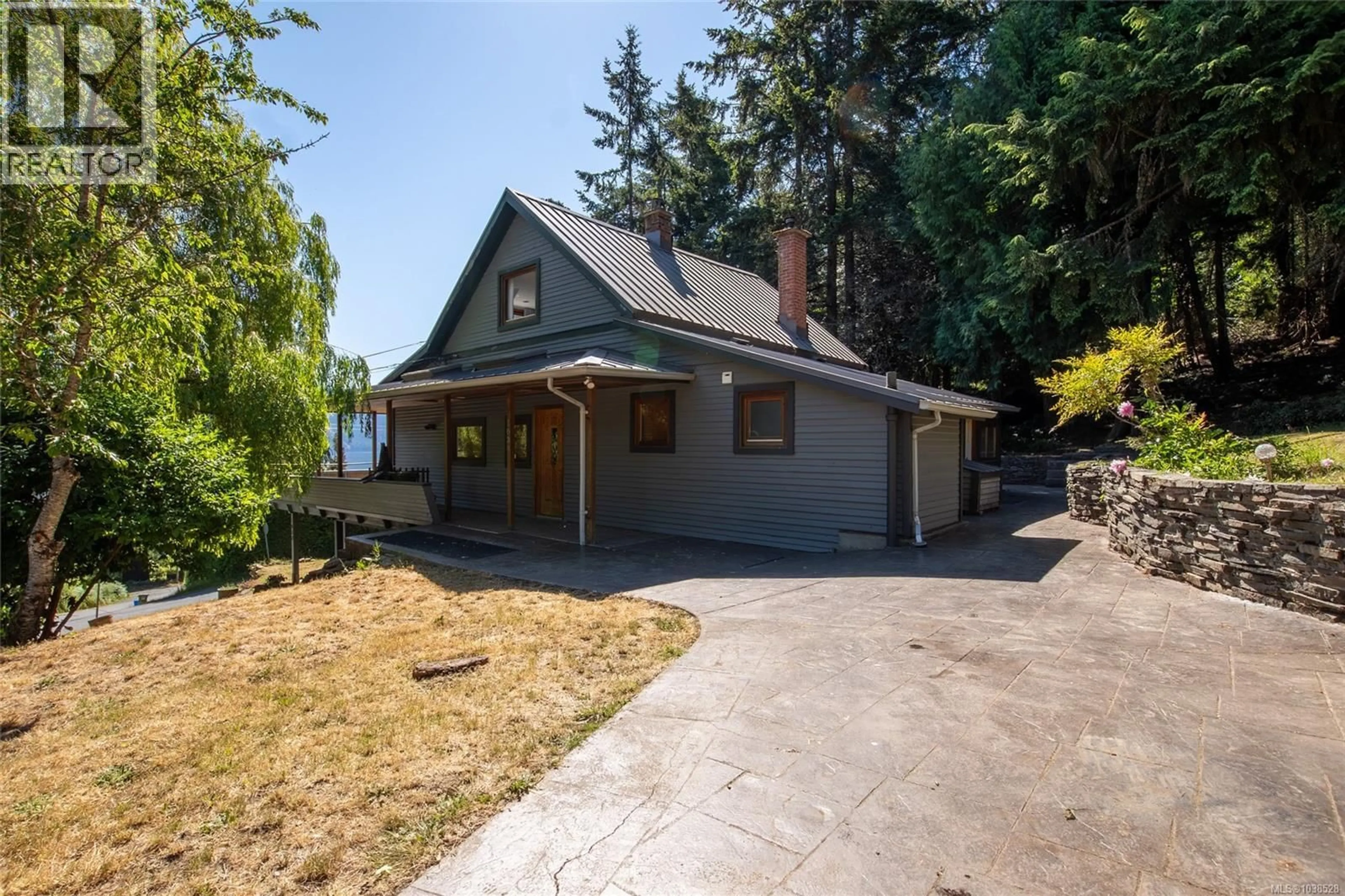 A pic from outside/outdoor area/front of a property/back of a property/a pic from drone, street for 1038 REDCAP STREET, Duncan British Columbia V9L5X8
