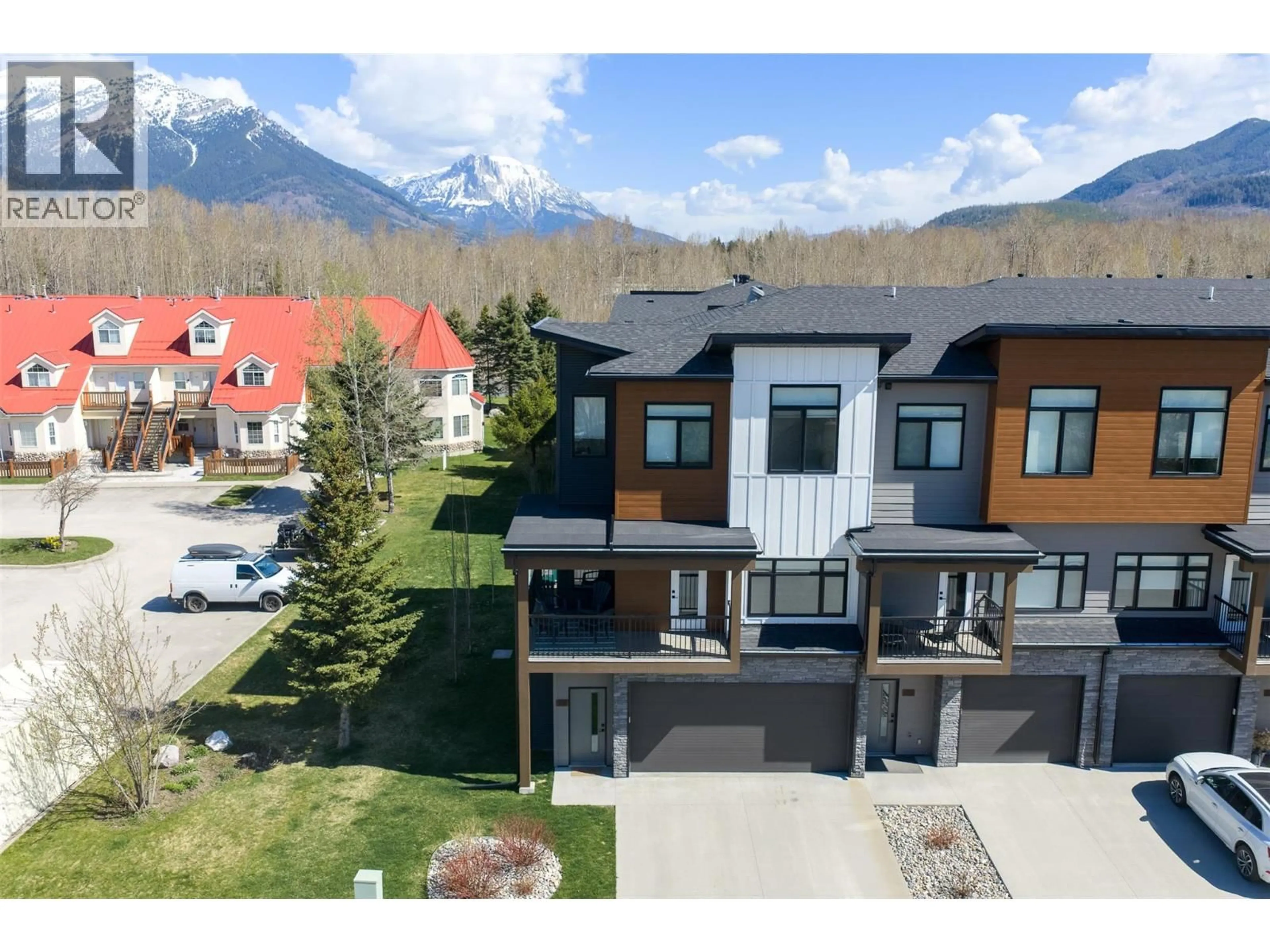 A pic from outside/outdoor area/front of a property/back of a property/a pic from drone, mountain view for 101 - 700 RIVERSIDE WAY, Fernie British Columbia V0B1M7