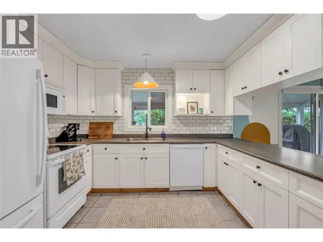 7513 CREST-A-WAY ROAD, Oliver 5