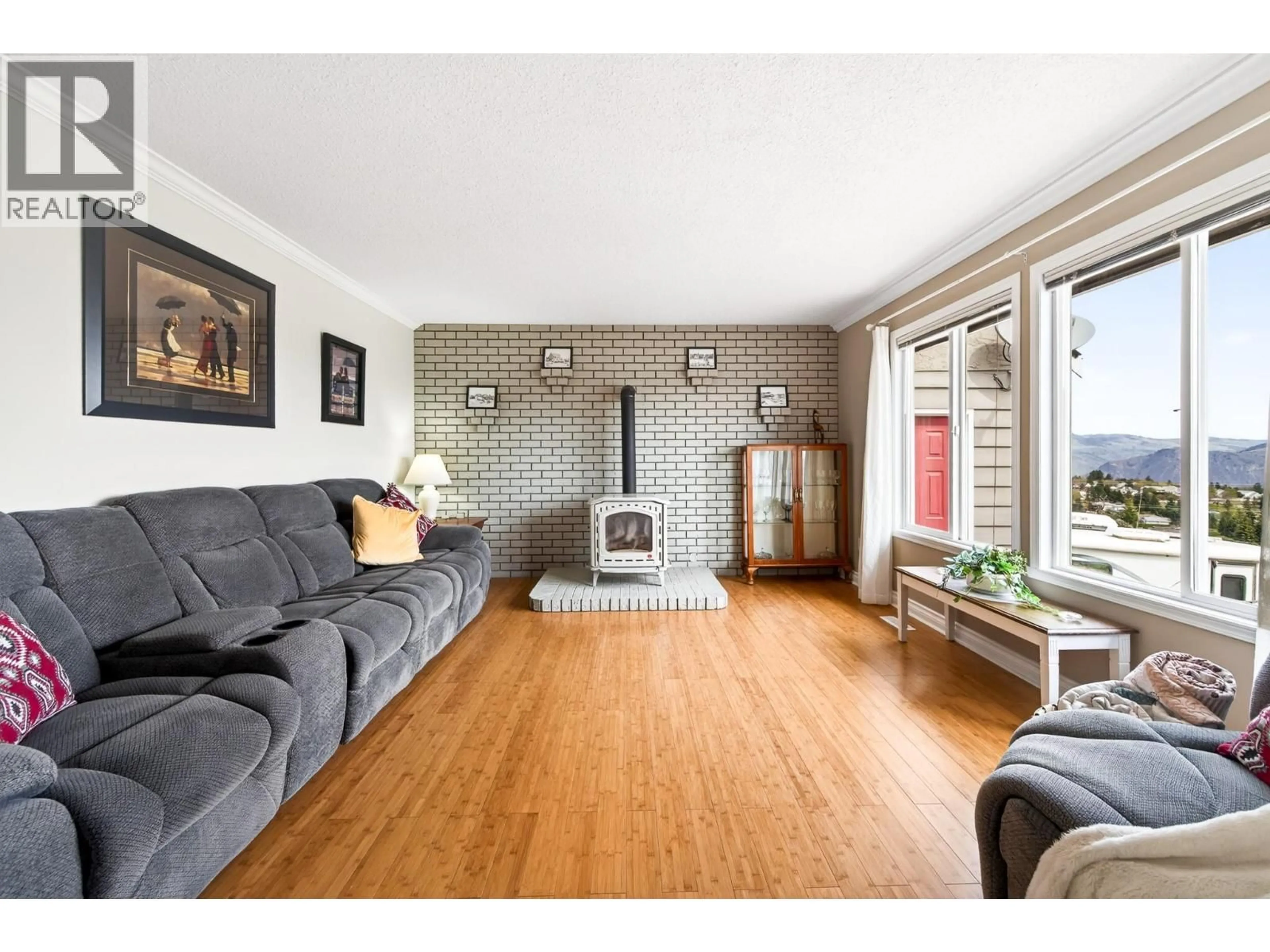 Living room with furniture, unknown for 2185 SIFTON LANE, Kamloops British Columbia V1S1A4
