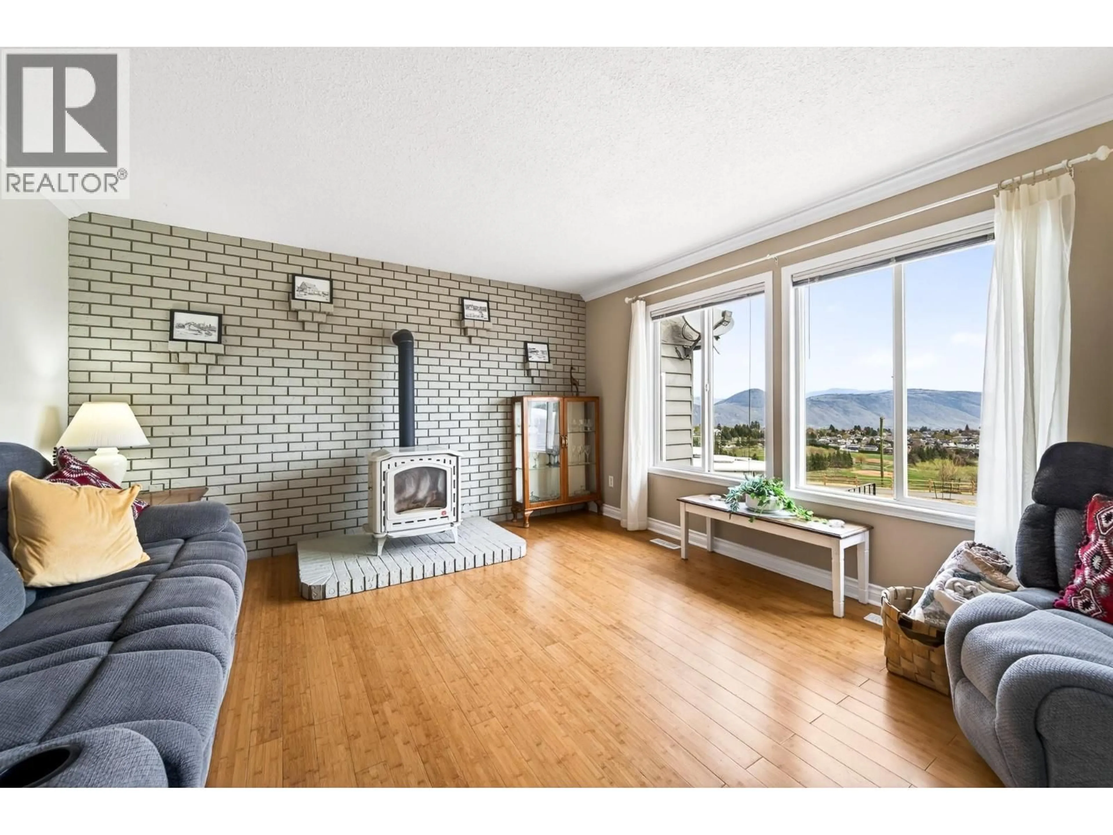 Living room with furniture, wood/laminate floor for 2185 SIFTON LANE, Kamloops British Columbia V1S1A4
