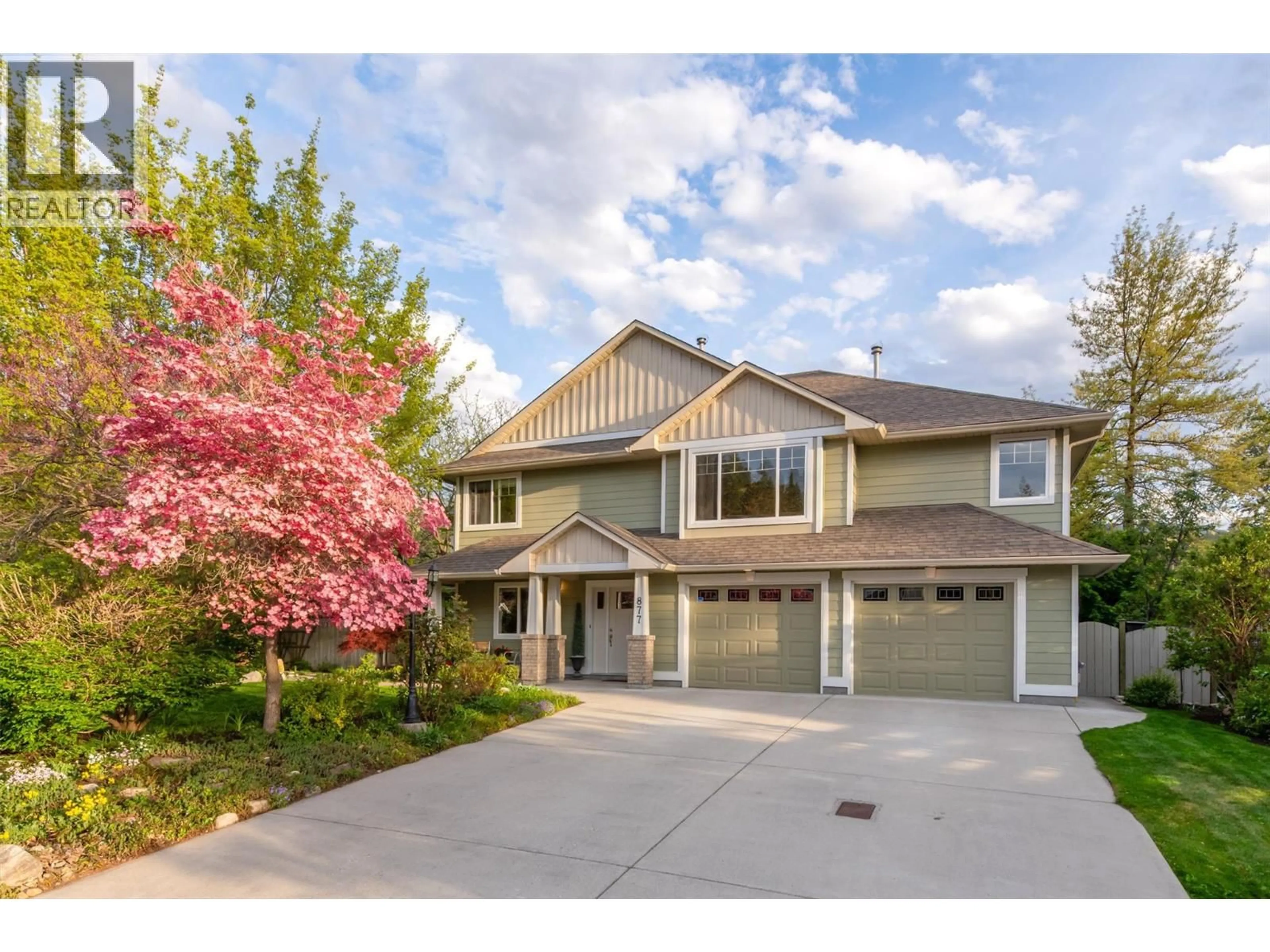 Home with vinyl exterior material, street for 877 HUBBARD ROAD, Kelowna British Columbia V1W1N5