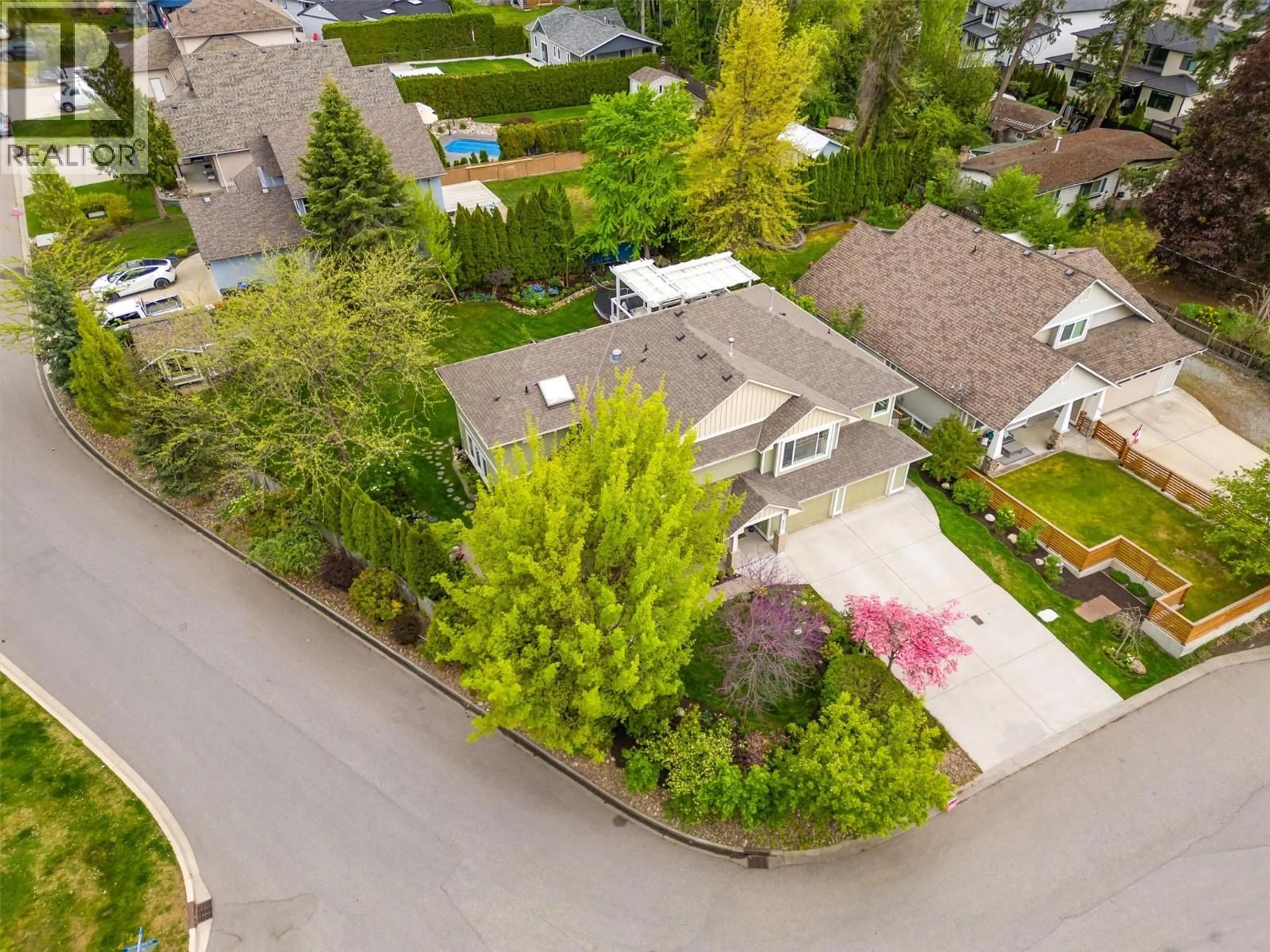 A pic from outside/outdoor area/front of a property/back of a property/a pic from drone, street for 877 HUBBARD ROAD, Kelowna British Columbia V1W1N5