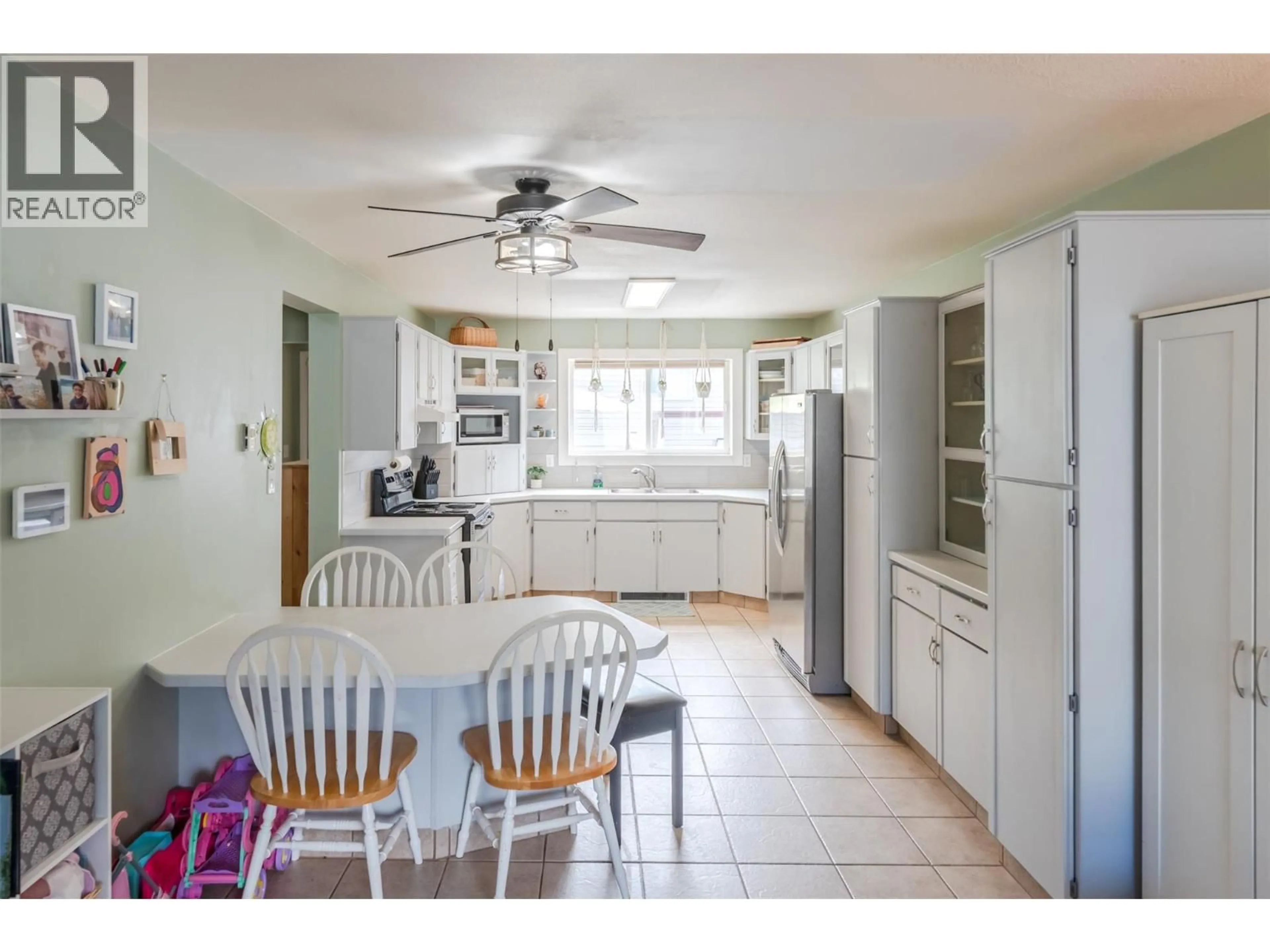 Open concept kitchen, ceramic/tile floor for 109 - 3412 SOUTH MAIN STREET, Penticton British Columbia V2A5J6