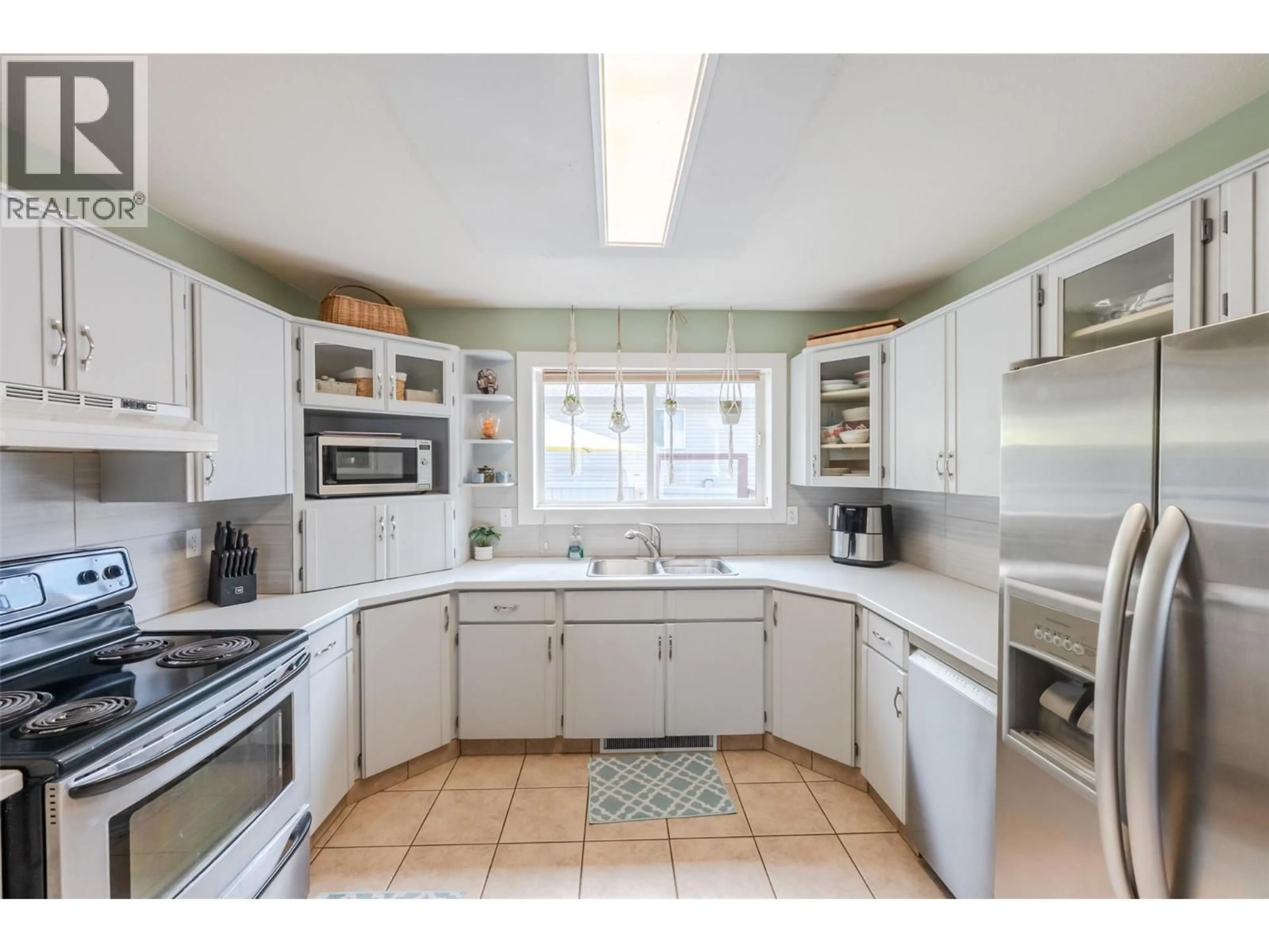 Standard kitchen, ceramic/tile floor for 109 - 3412 SOUTH MAIN STREET, Penticton British Columbia V2A5J6