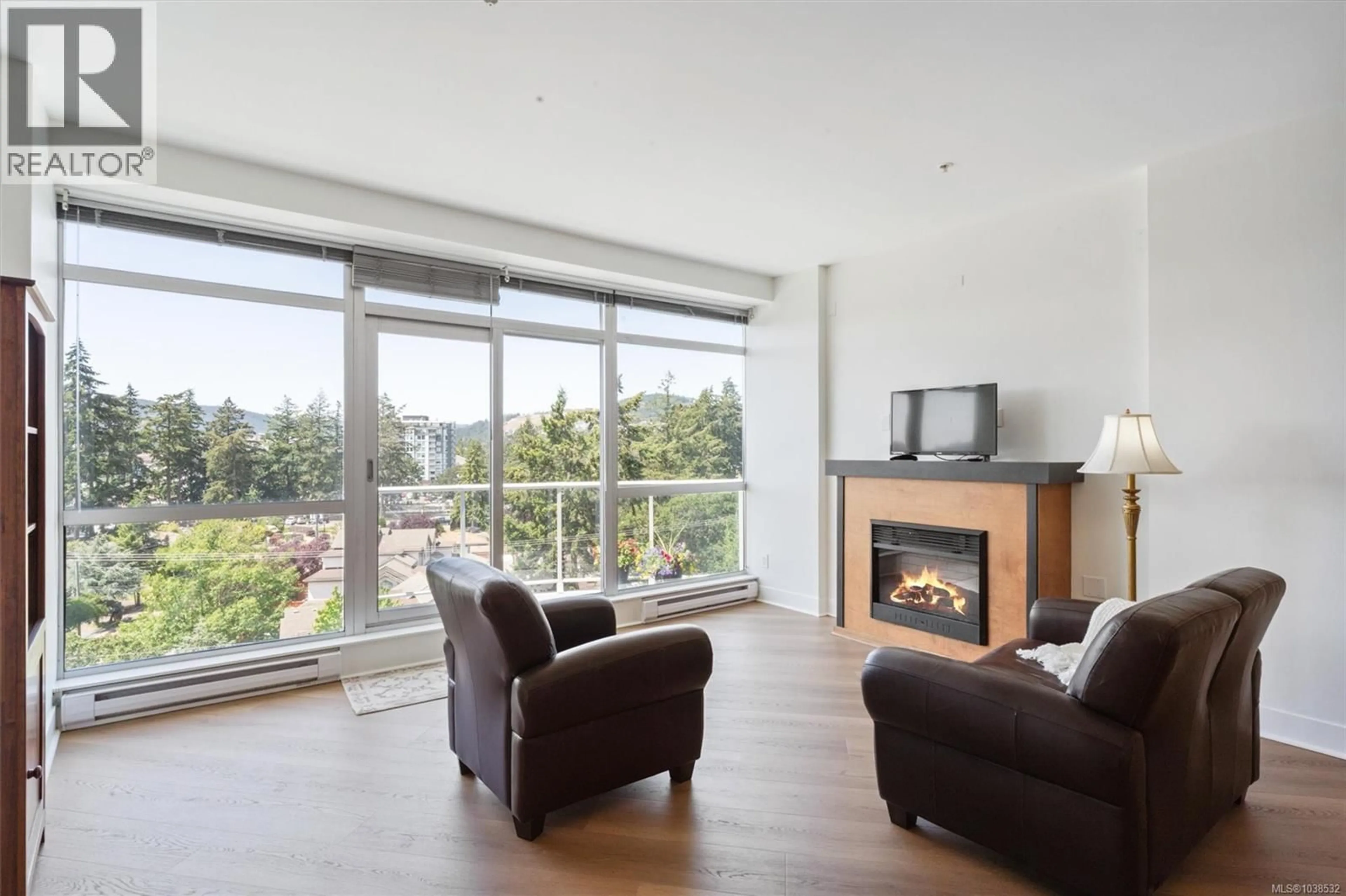 Living room with furniture, wood/laminate floor for 726 - 2745 VETERANS MEMORIAL PARKWAY, Langford British Columbia V9B0H4