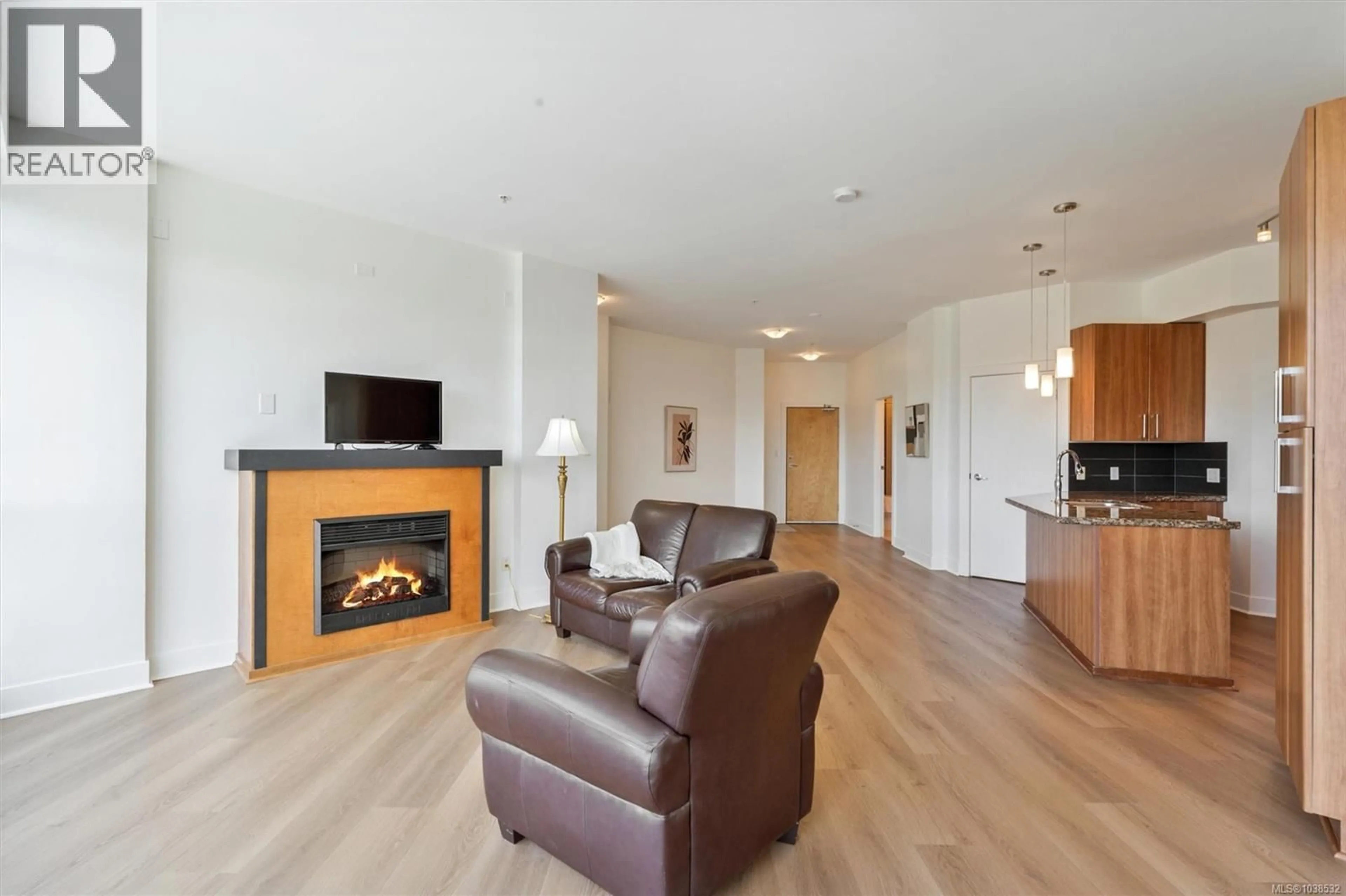 Living room with furniture, unknown for 726 - 2745 VETERANS MEMORIAL PARKWAY, Langford British Columbia V9B0H4