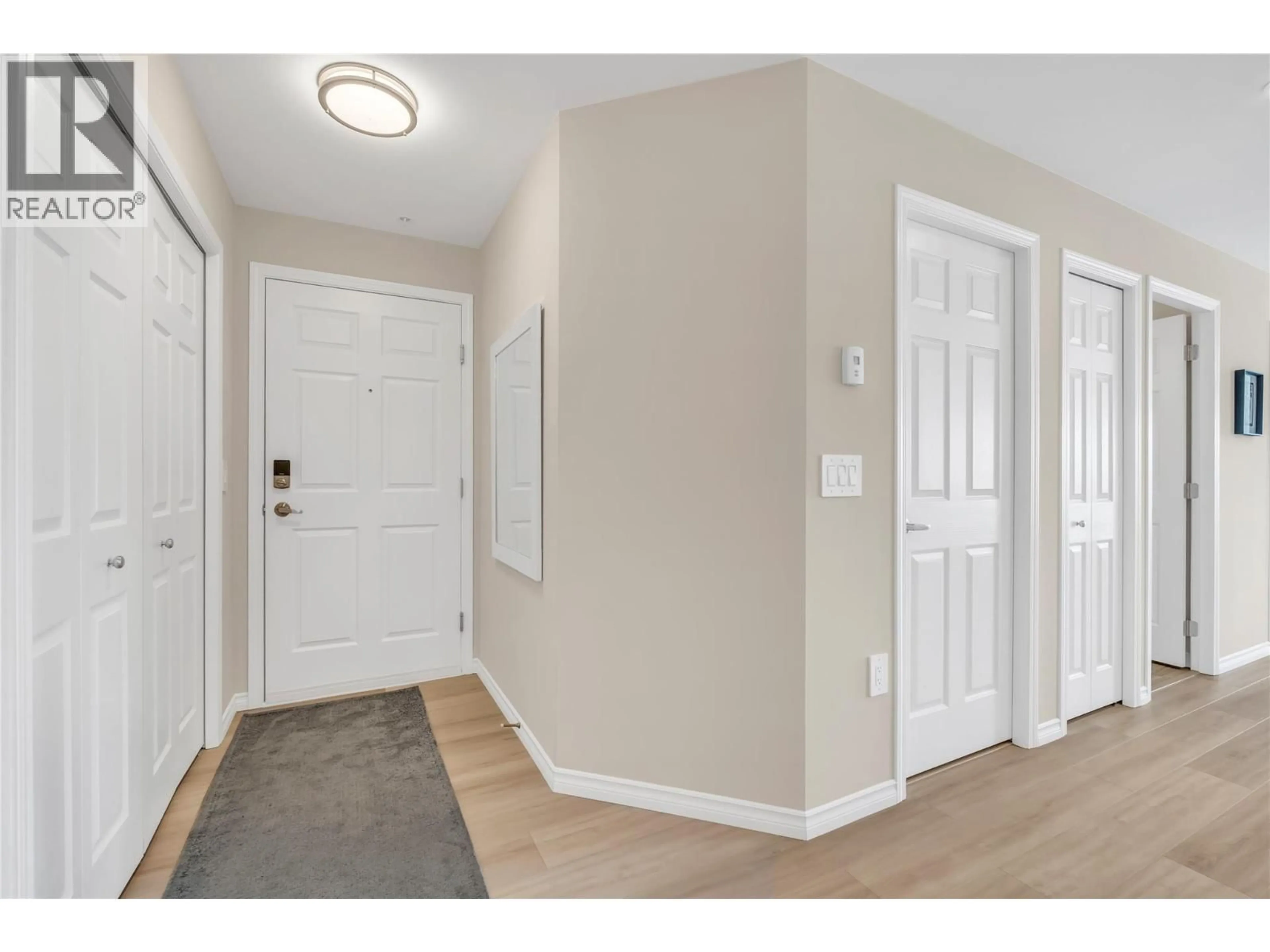 Indoor entryway for 306 - 3362 SKAHA LAKE ROAD, Penticton British Columbia V2A0J2