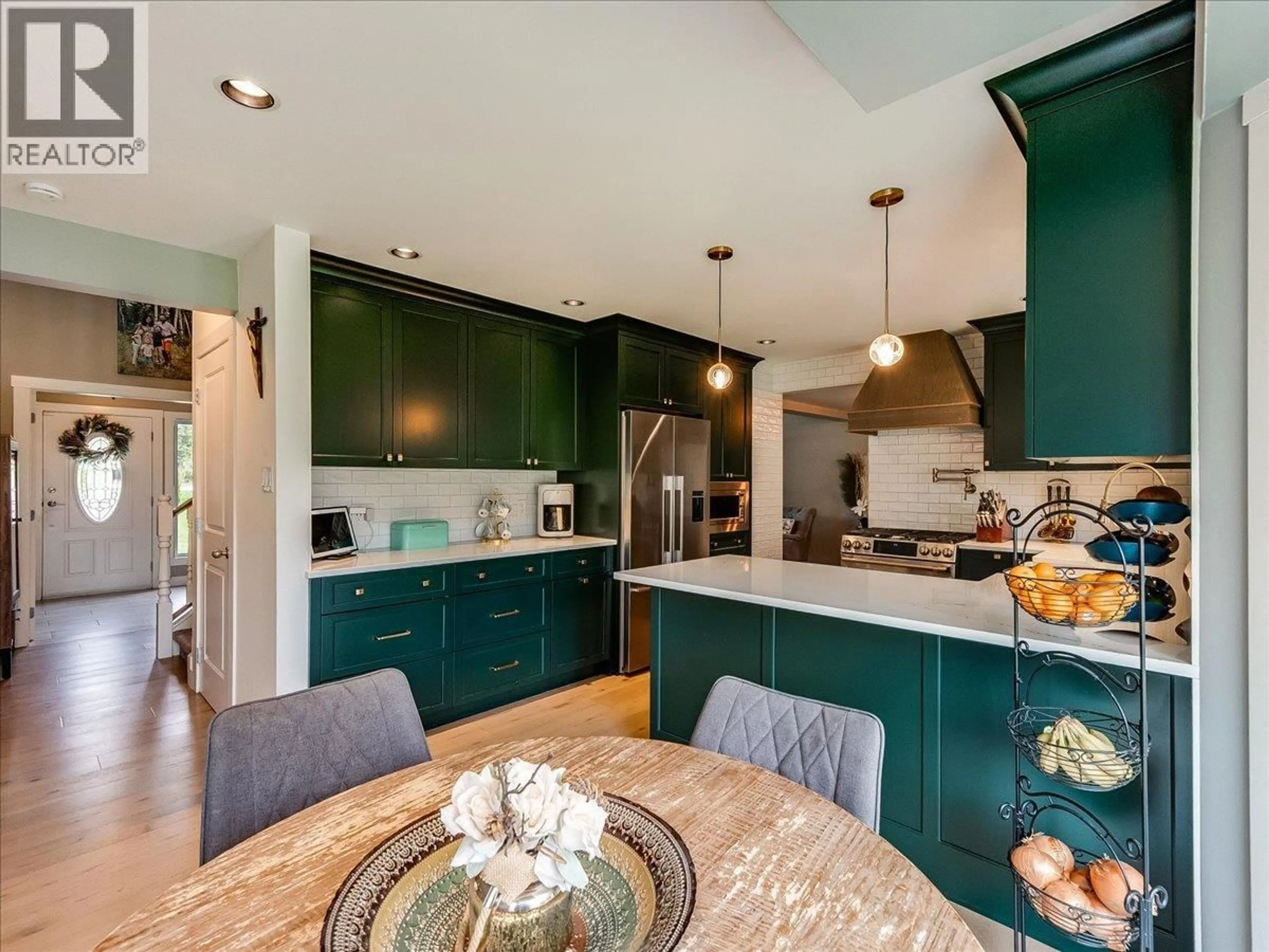 Open concept kitchen, unknown for 148 100TH STREET, Castlegar British Columbia V1N3C5