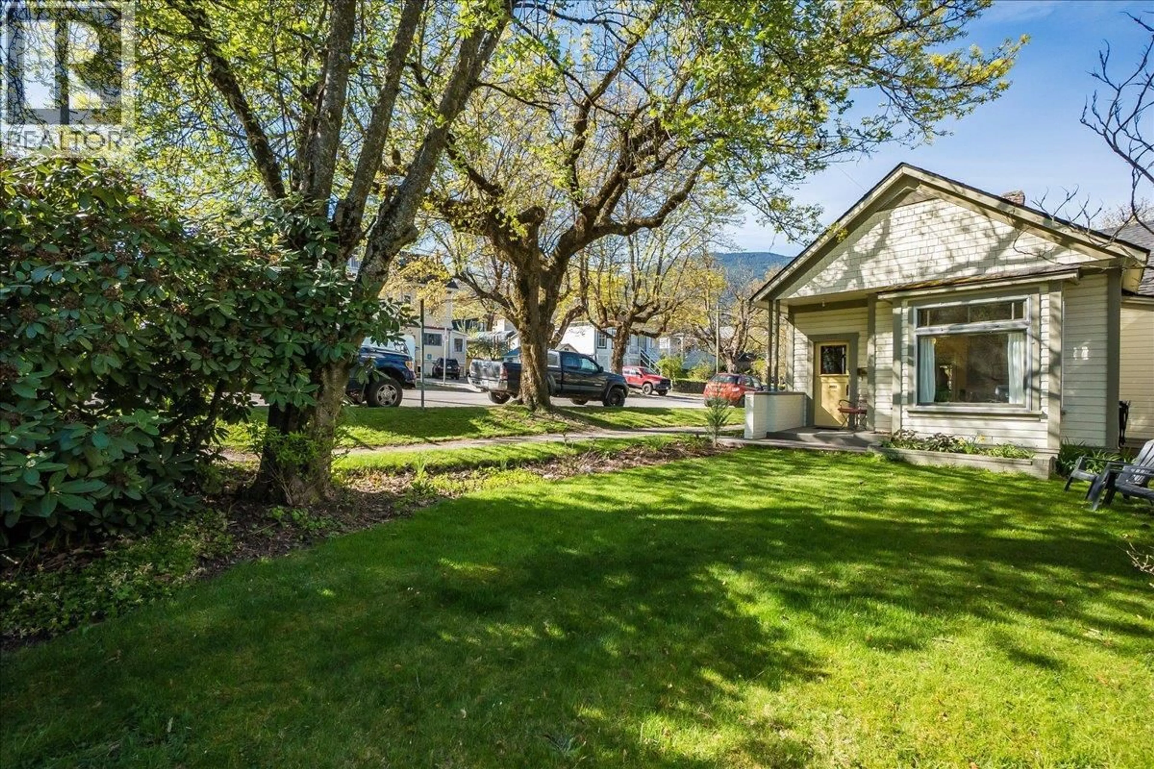 Patio, street for 720 STANLEY STREET, Nelson British Columbia V1L1N5