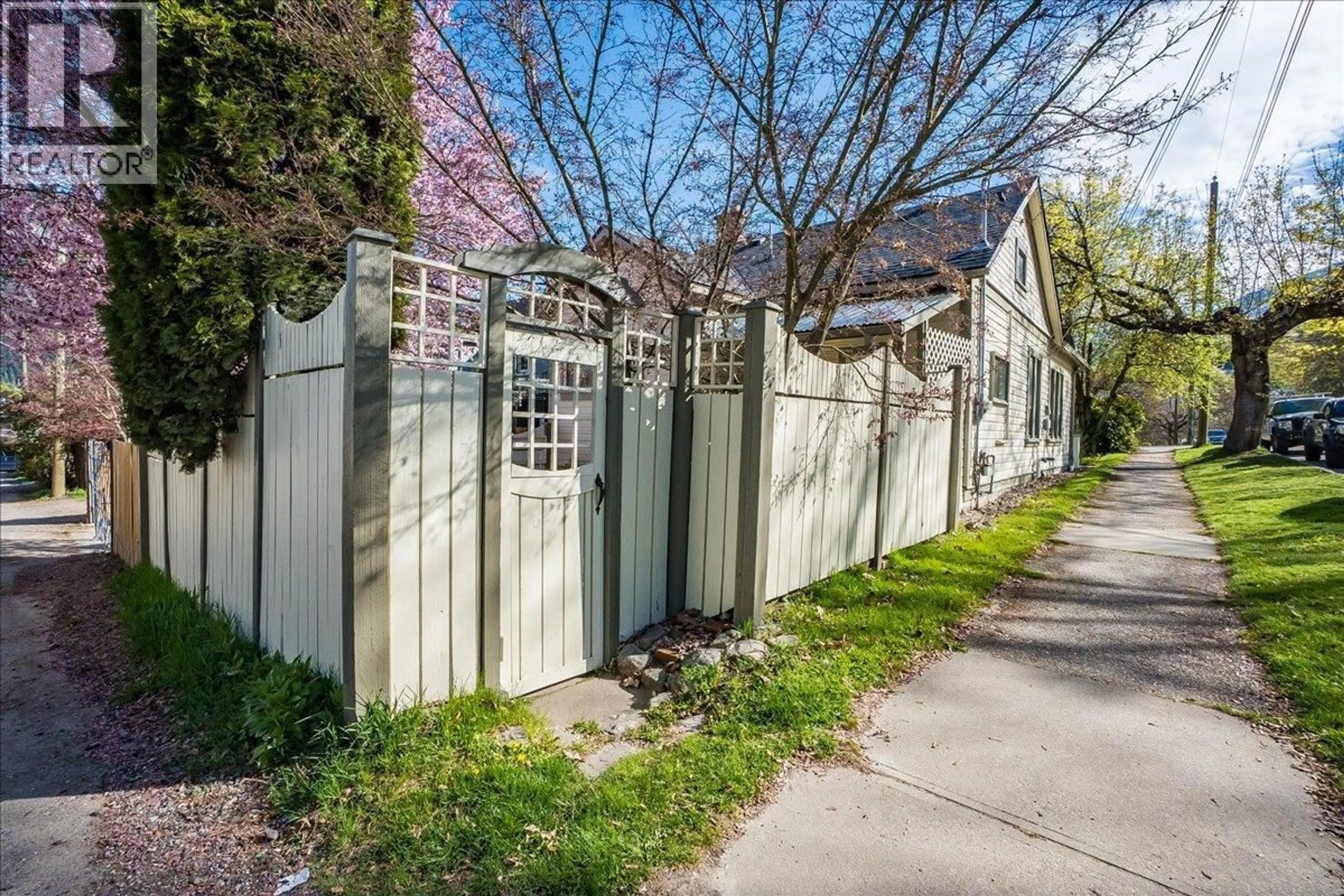 Patio, street for 720 STANLEY STREET, Nelson British Columbia V1L1N5