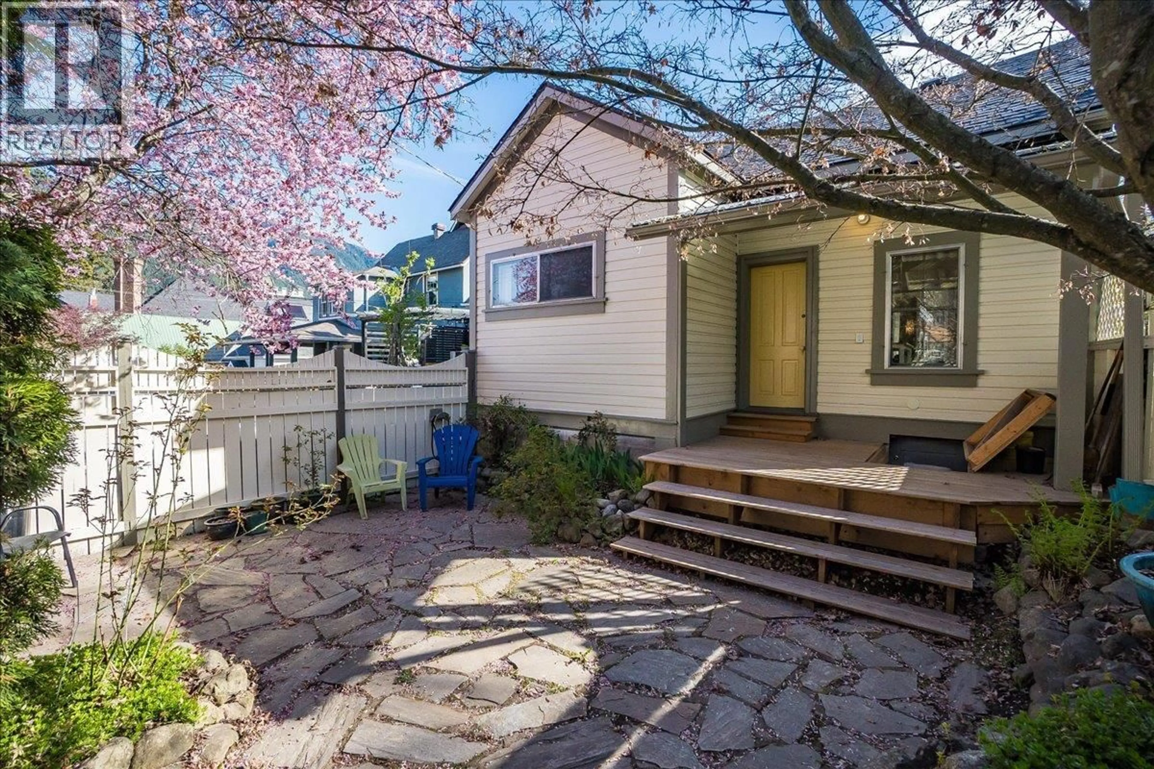 Patio, street for 720 STANLEY STREET, Nelson British Columbia V1L1N5