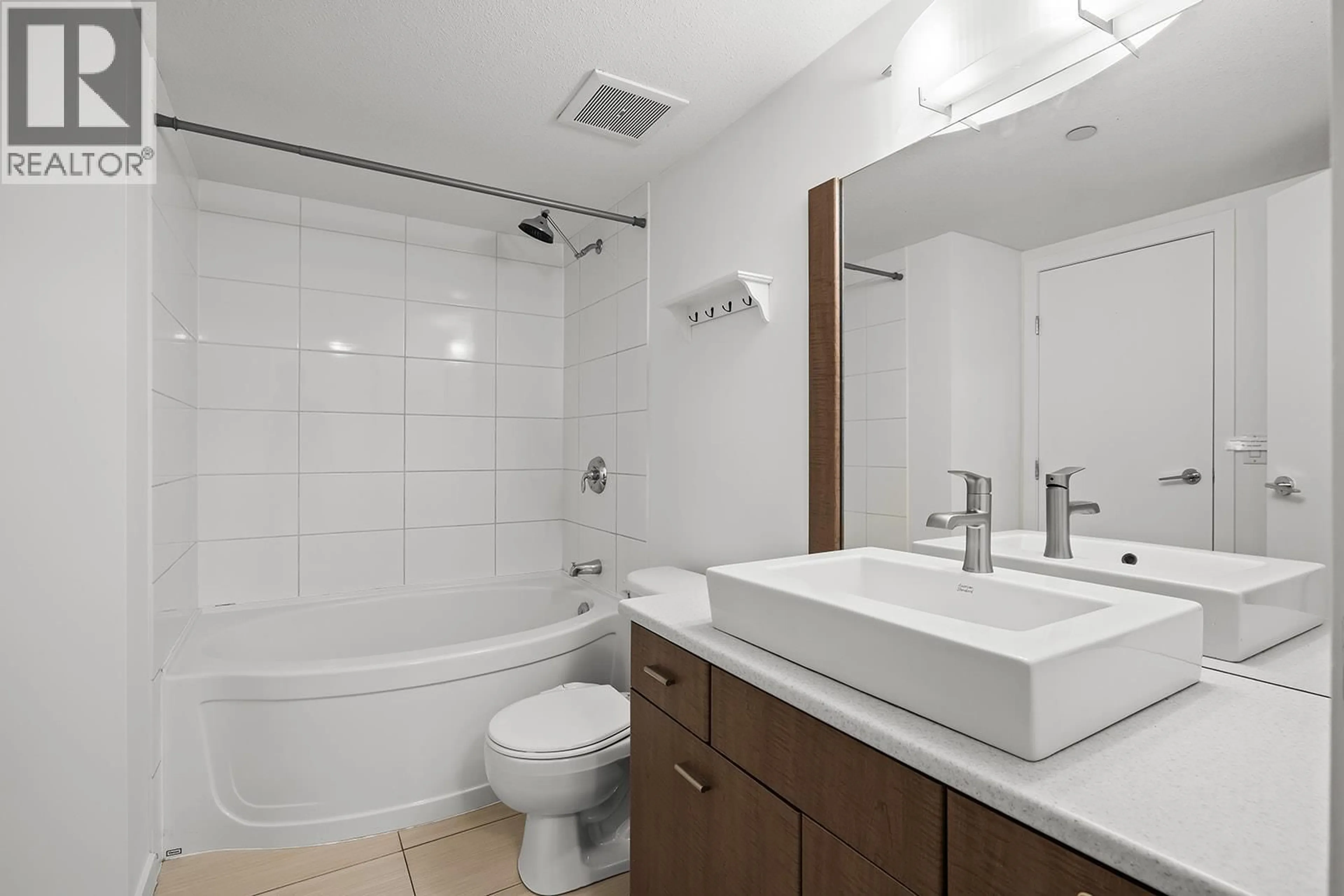 Standard bathroom, ceramic/tile floor for 405 - 547 YATES ROAD, Kelowna British Columbia V1V2T9