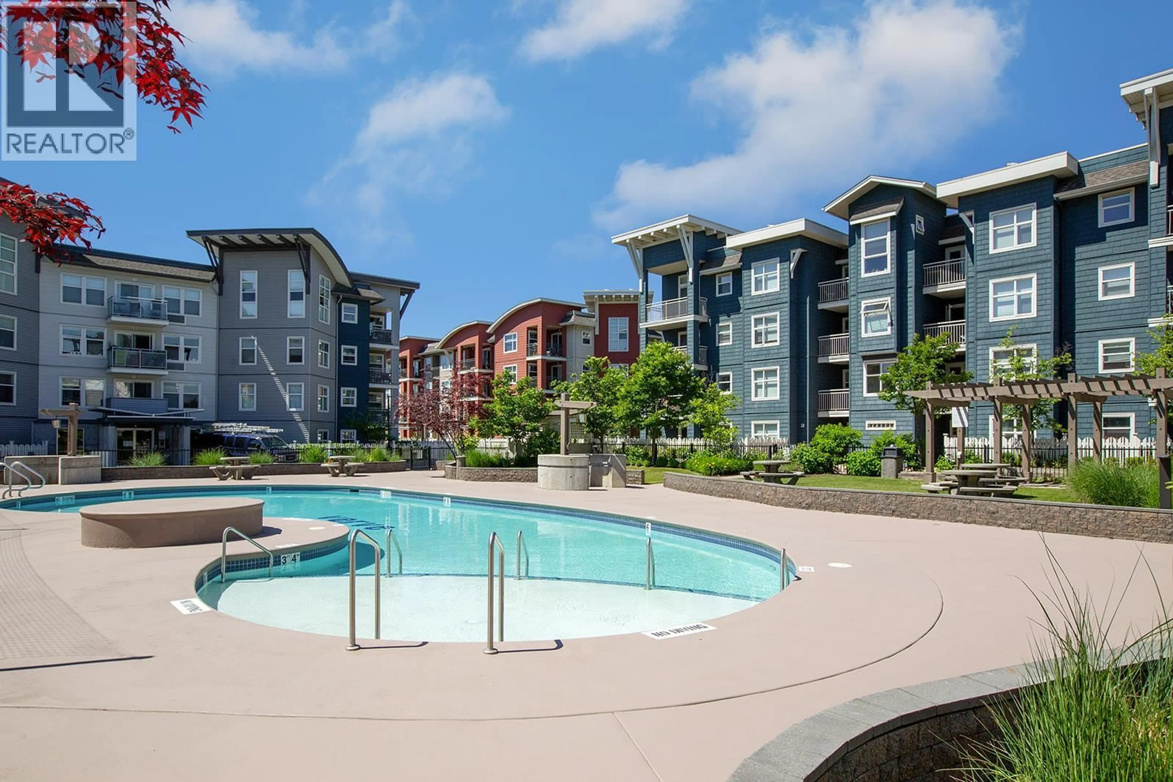 Pool for 405 - 547 YATES ROAD, Kelowna British Columbia V1V2T9