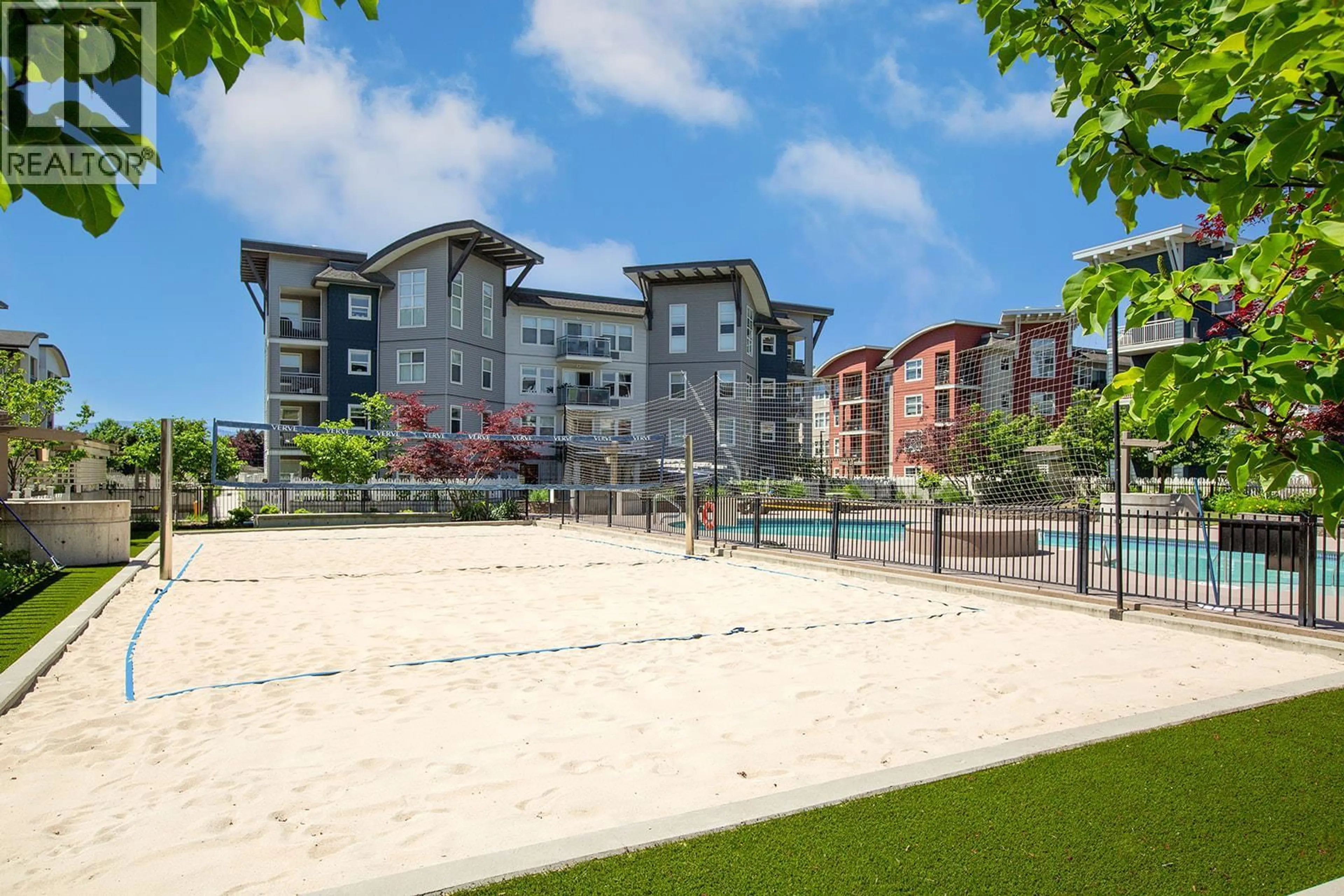 Pool for 405 - 547 YATES ROAD, Kelowna British Columbia V1V2T9