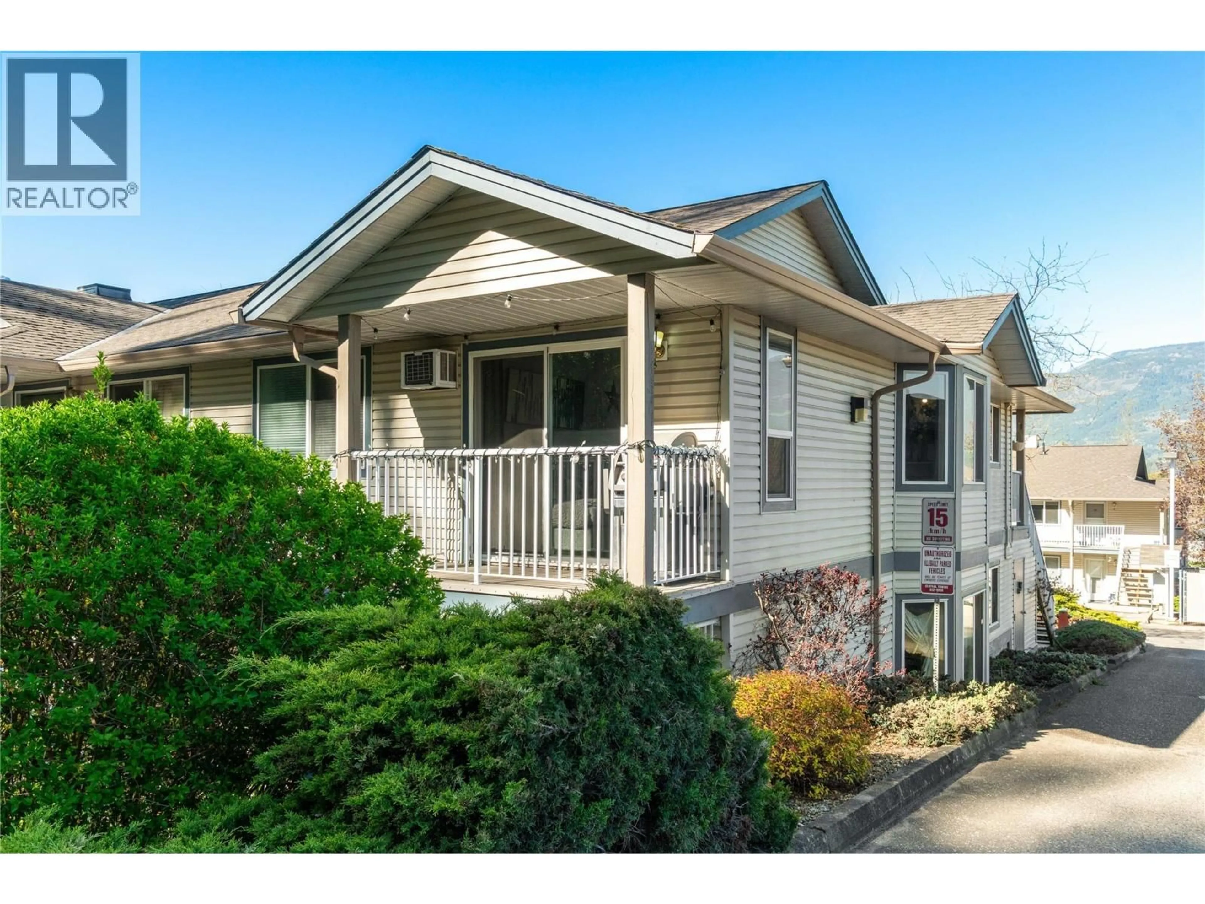 Home with vinyl exterior material, street for 201 - 831 2 STREET SOUTHEAST, Salmon Arm British Columbia V1E1S6