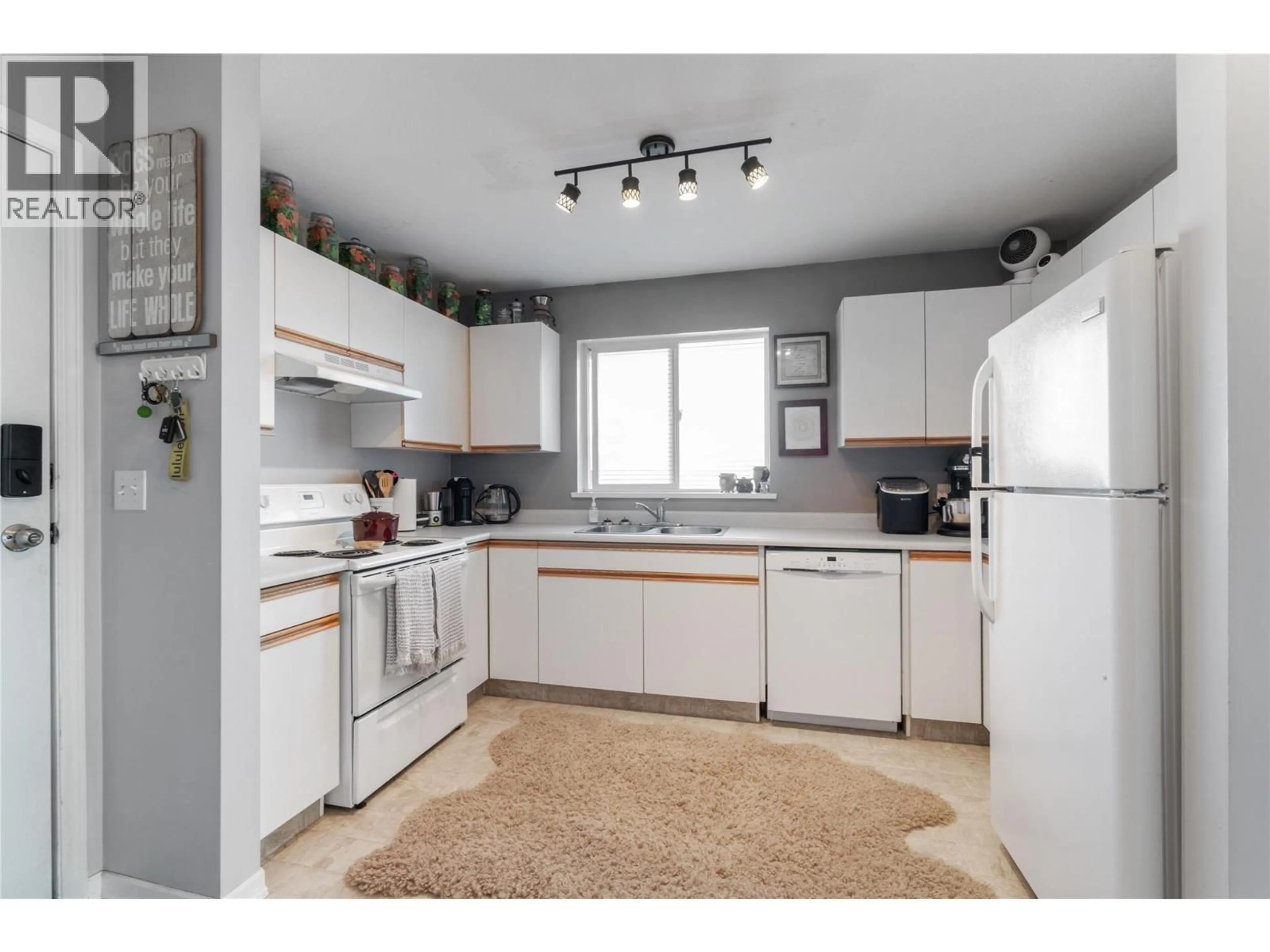Standard kitchen, unknown for 201 - 831 2 STREET SOUTHEAST, Salmon Arm British Columbia V1E1S6