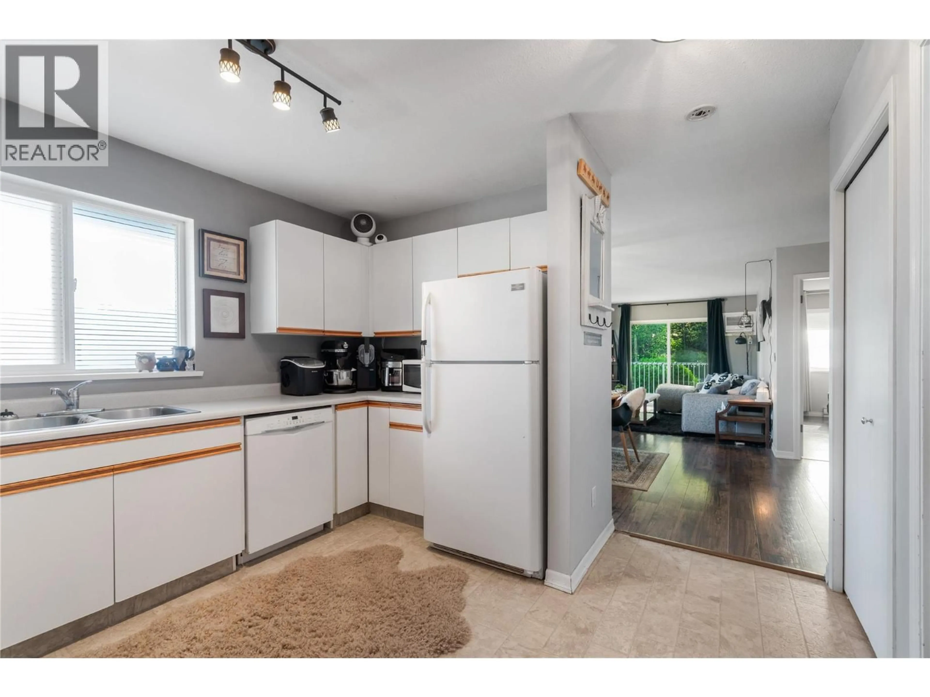 Open concept kitchen, unknown for 201 - 831 2 STREET SOUTHEAST, Salmon Arm British Columbia V1E1S6