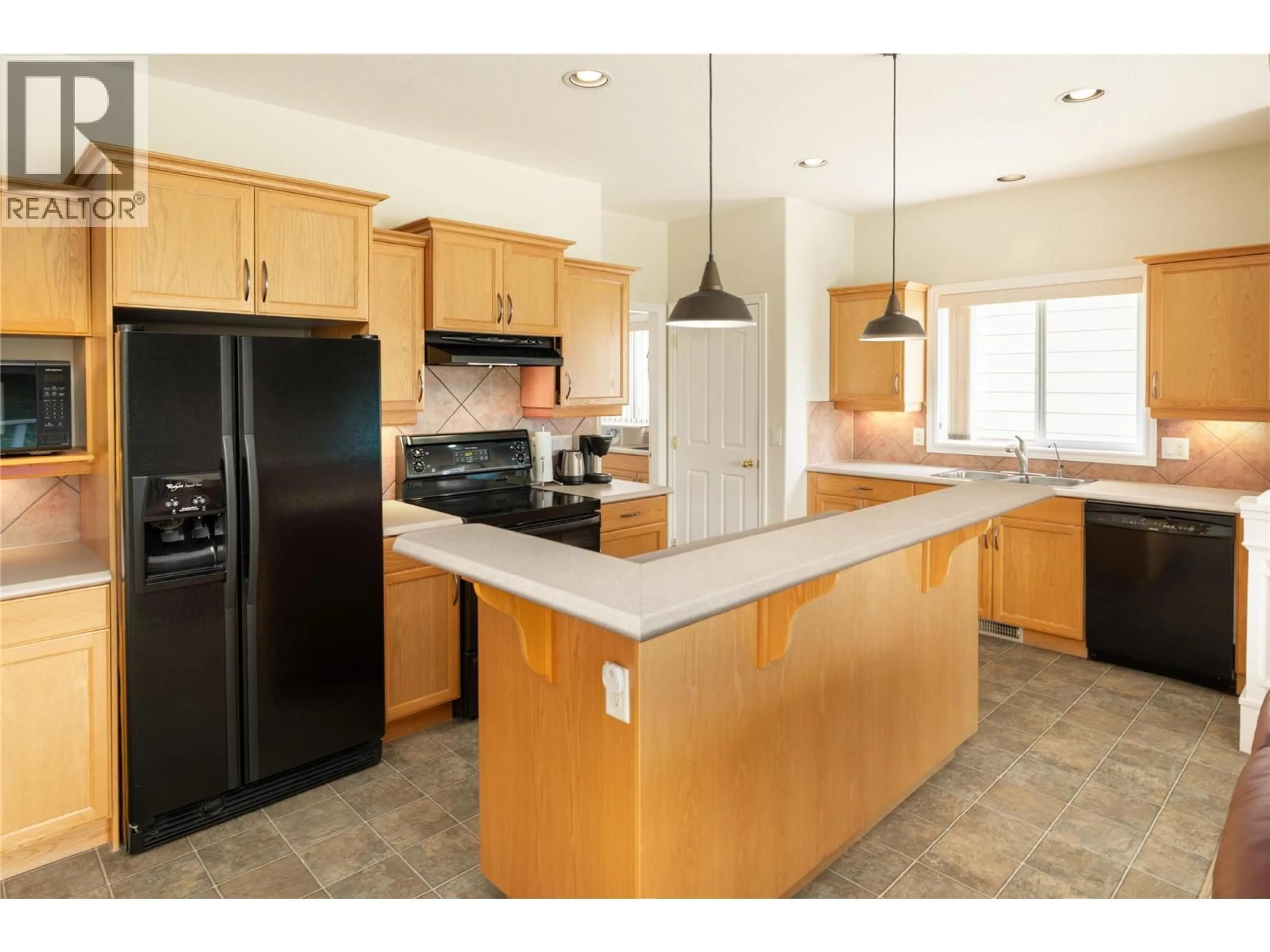 Open concept kitchen, unknown for 377 MCCARREN AVENUE, Kelowna British Columbia V1W4W3