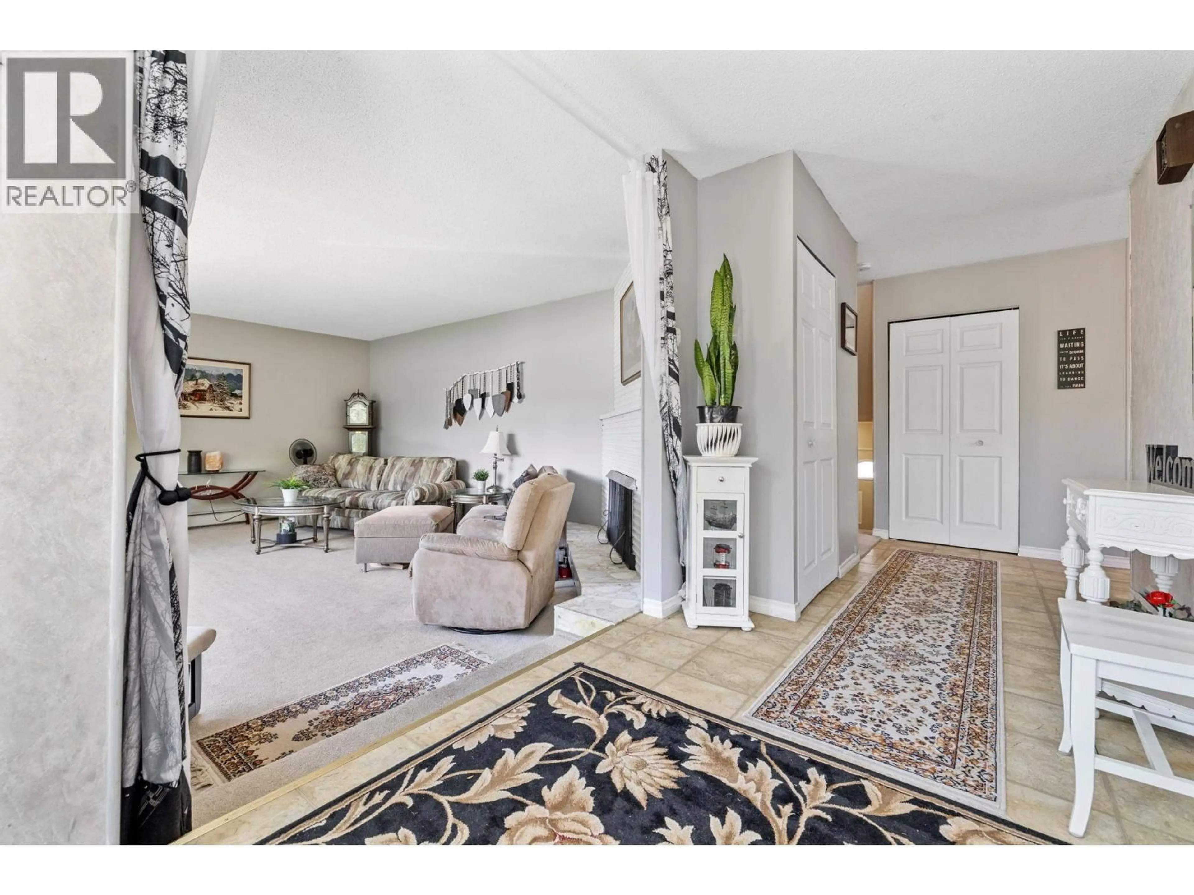 Indoor entryway for 660 SPARROW ROAD, Kelowna British Columbia V1X4E1