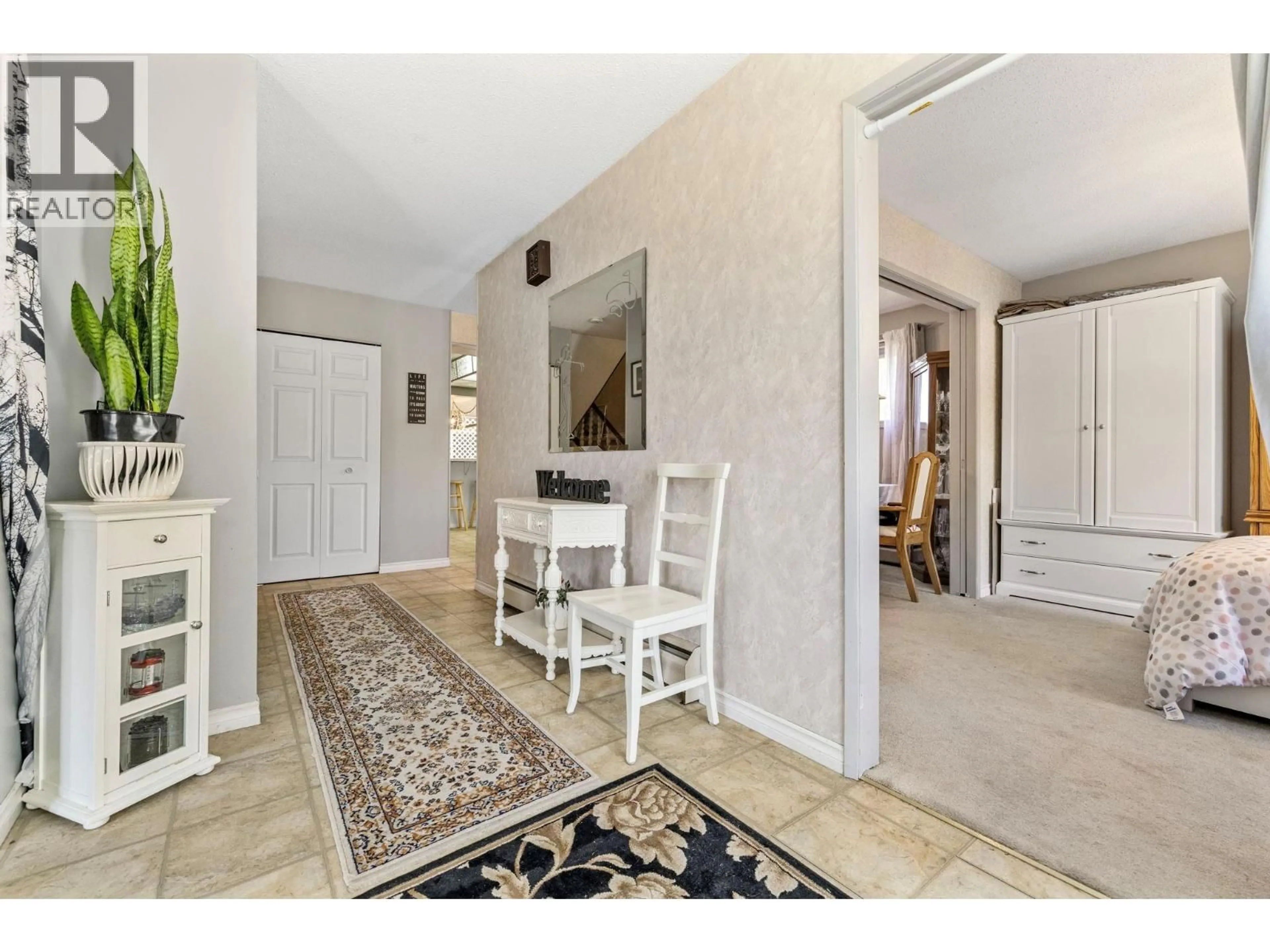Indoor entryway for 660 SPARROW ROAD, Kelowna British Columbia V1X4E1