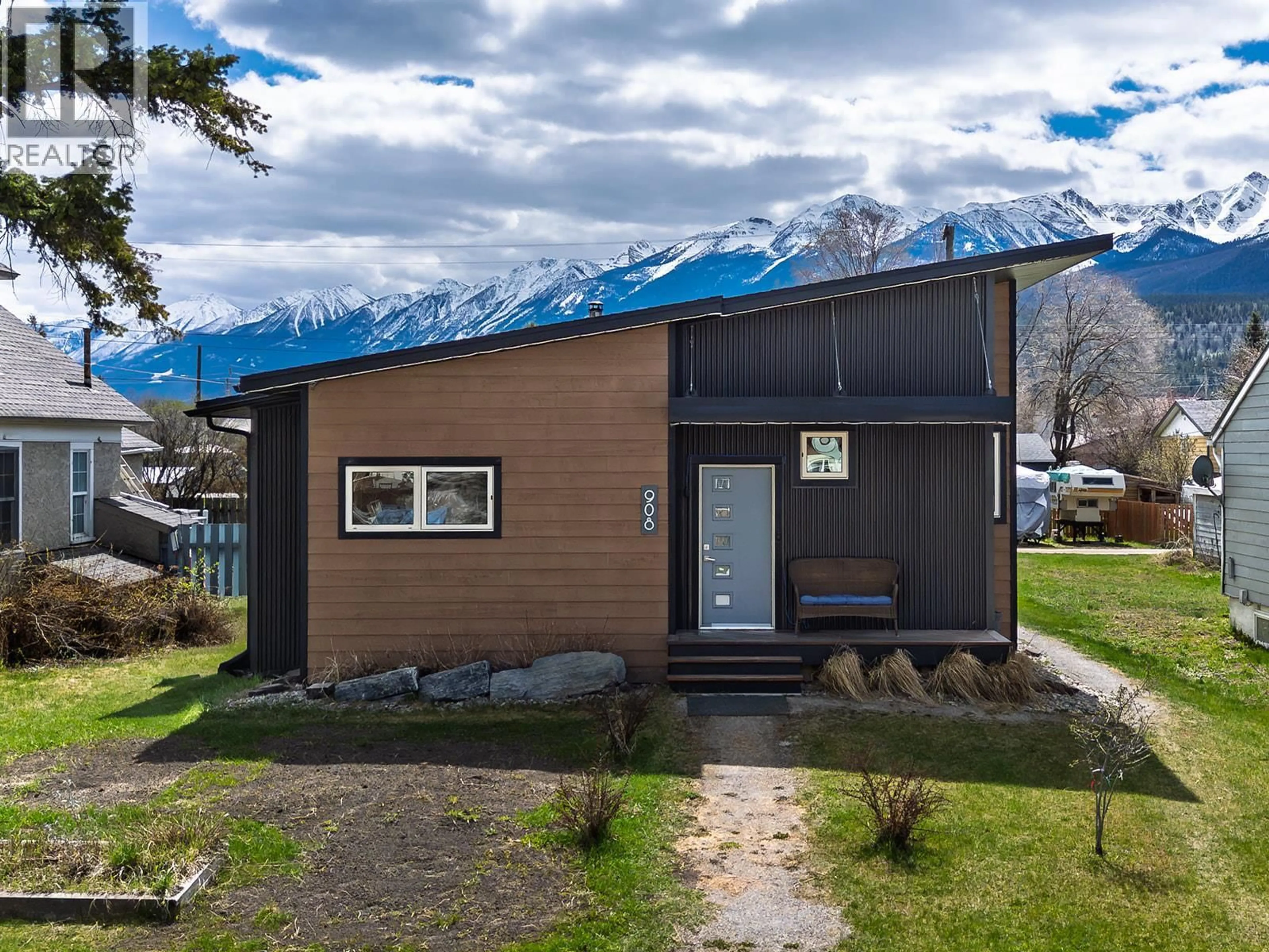 Home with vinyl exterior material, mountain view for 908 12TH STREET SOUTH, Golden British Columbia V0A1H0