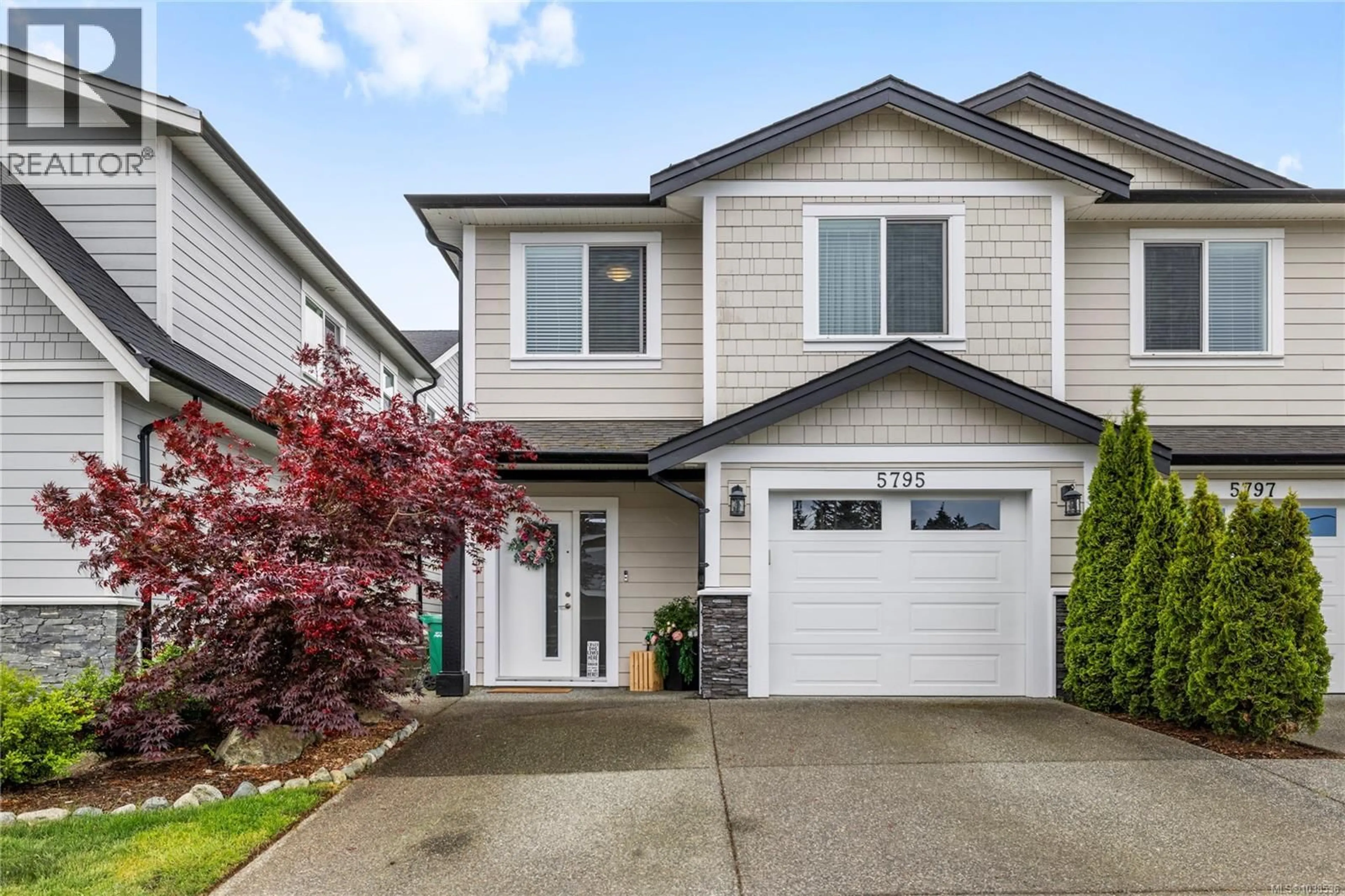 Home with vinyl exterior material, street for 5795 LINYARD ROAD, Nanaimo British Columbia V9T0G6