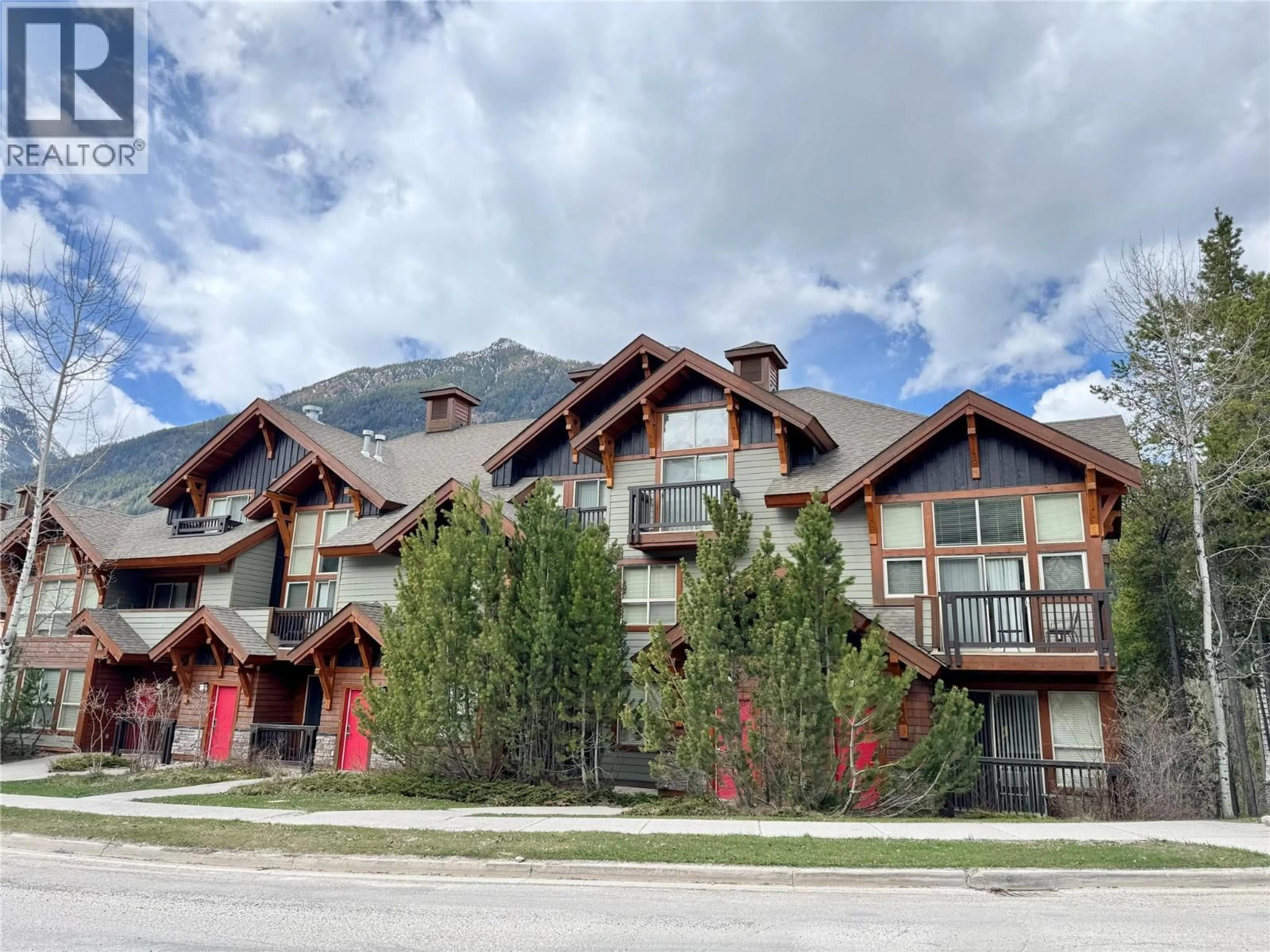 A pic from outside/outdoor area/front of a property/back of a property/a pic from drone, mountain view for 225 - 2049 SUMMIT DRIVE, Panorama Mountain British Columbia V0A1T0